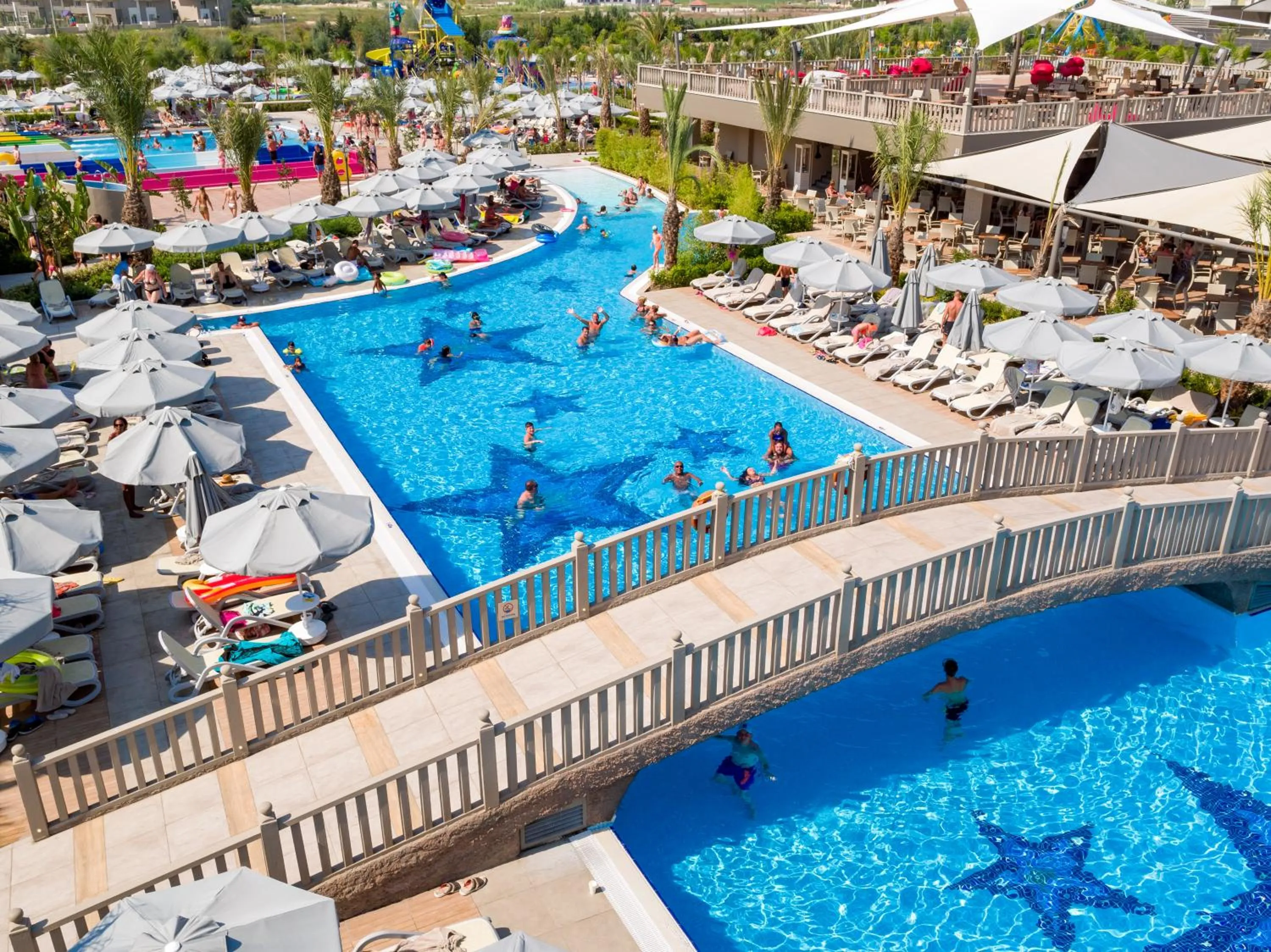 Swimming pool in Royal Seginus