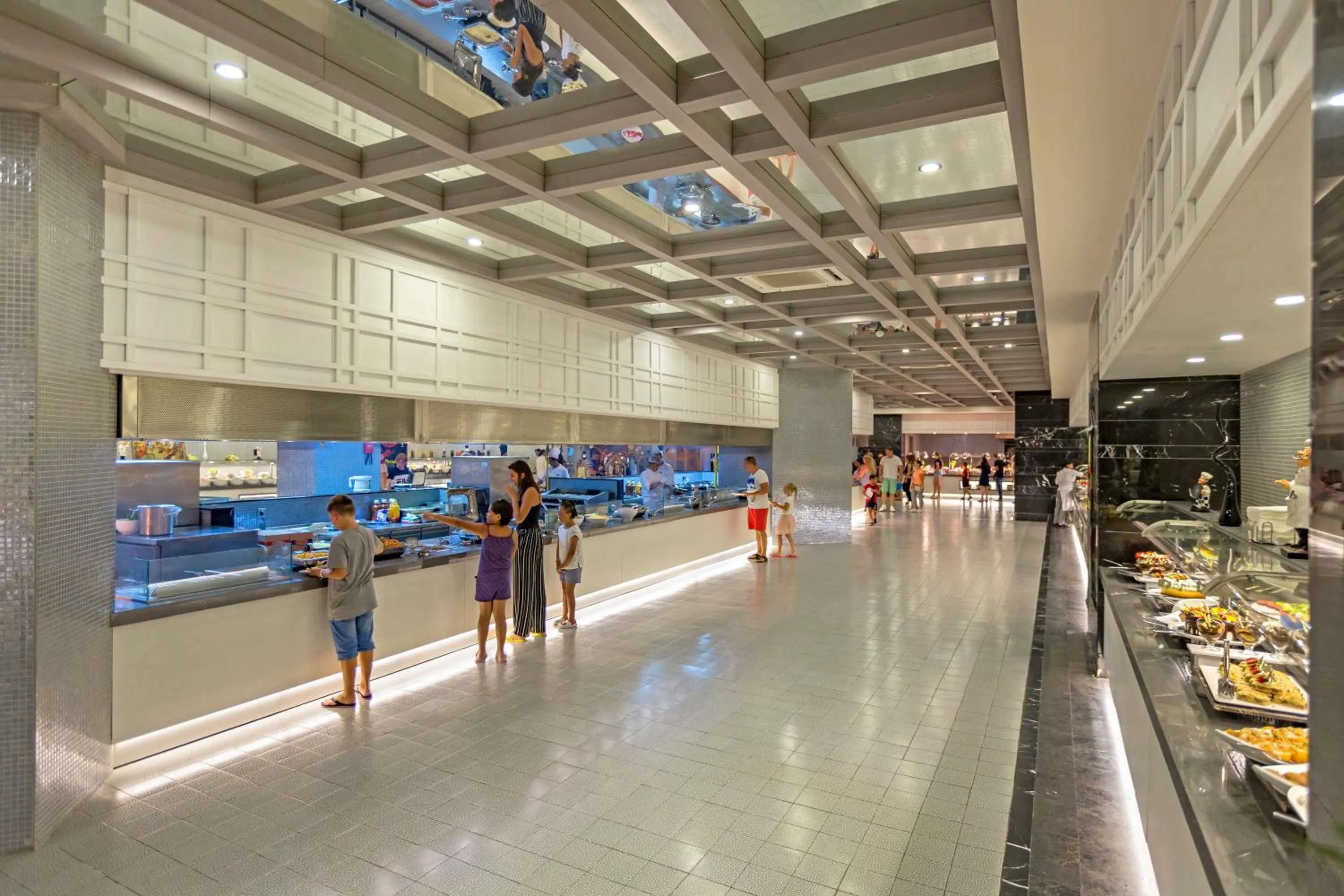 Restaurant/places to eat in Royal Seginus