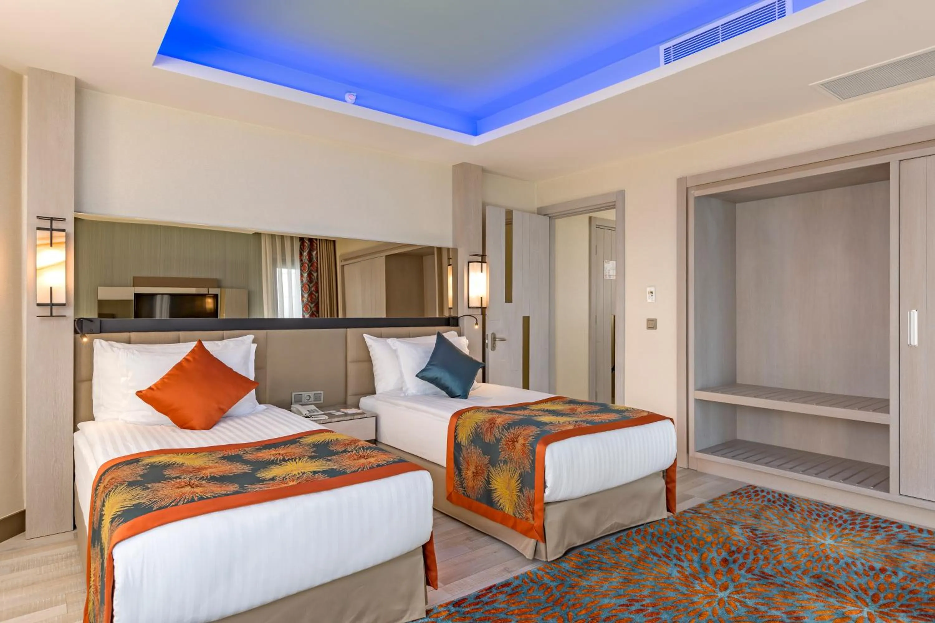 Bedroom, Bed in Royal Seginus