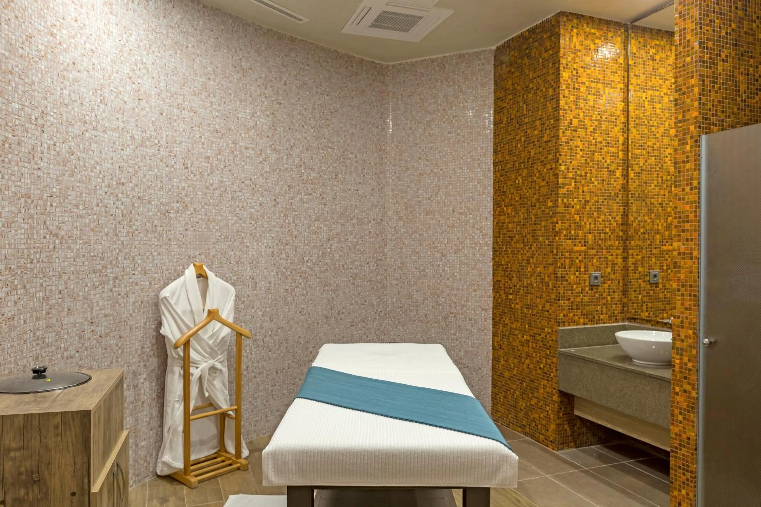 Spa and wellness centre/facilities in Royal Seginus