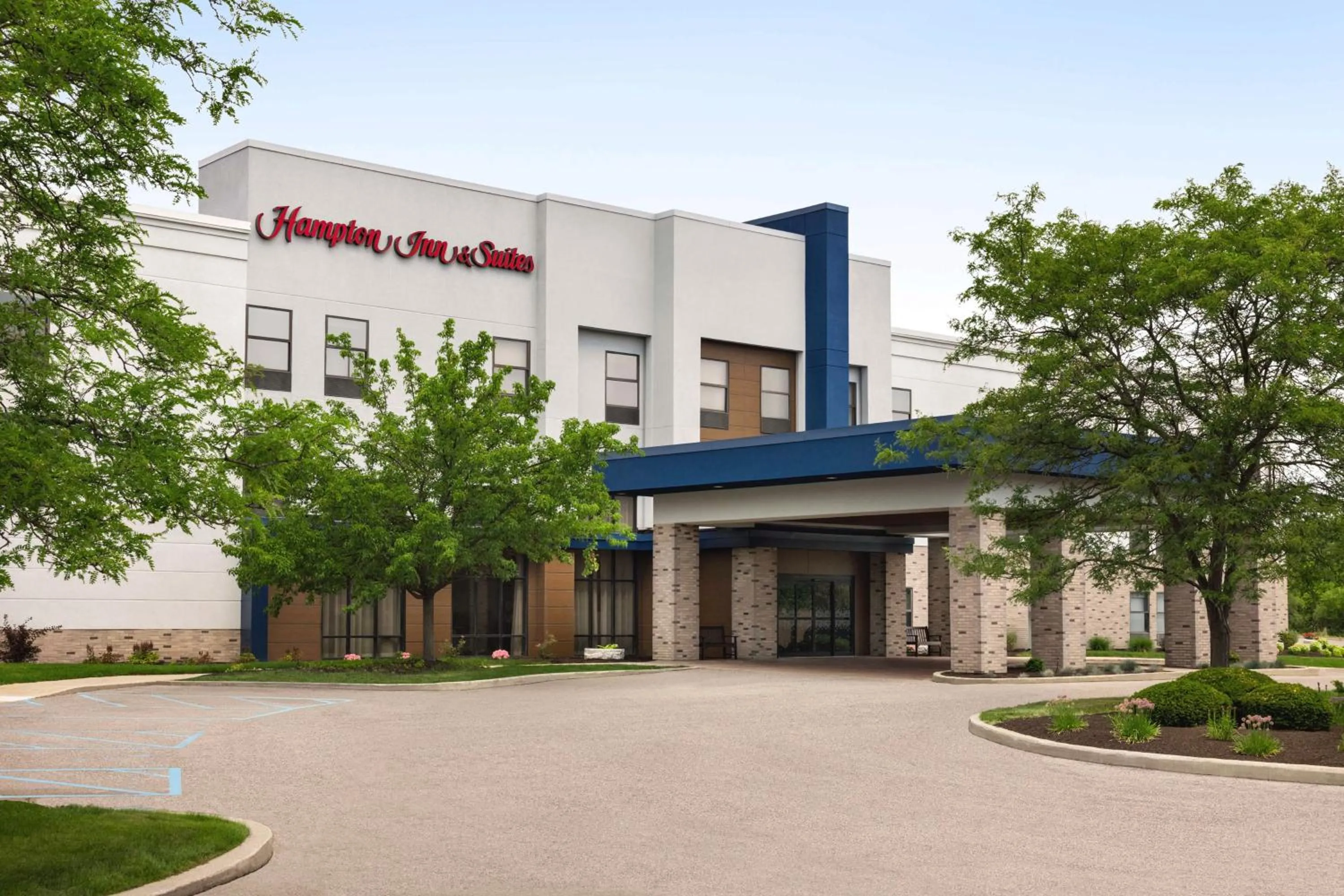 Property building in Hampton Inn & Suites Valparaiso