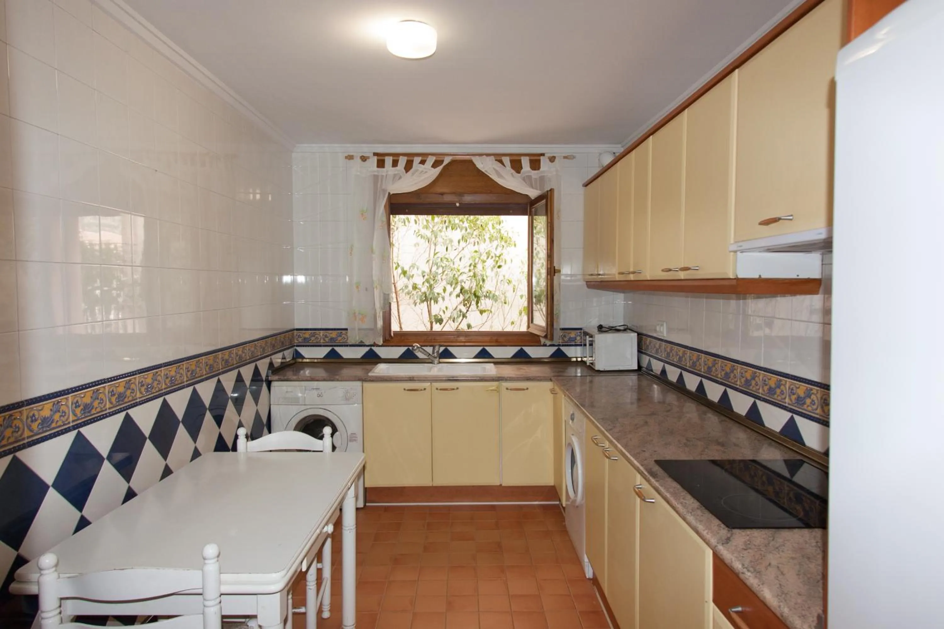 Kitchen or kitchenette in Apartamentos Río Guadalaviar