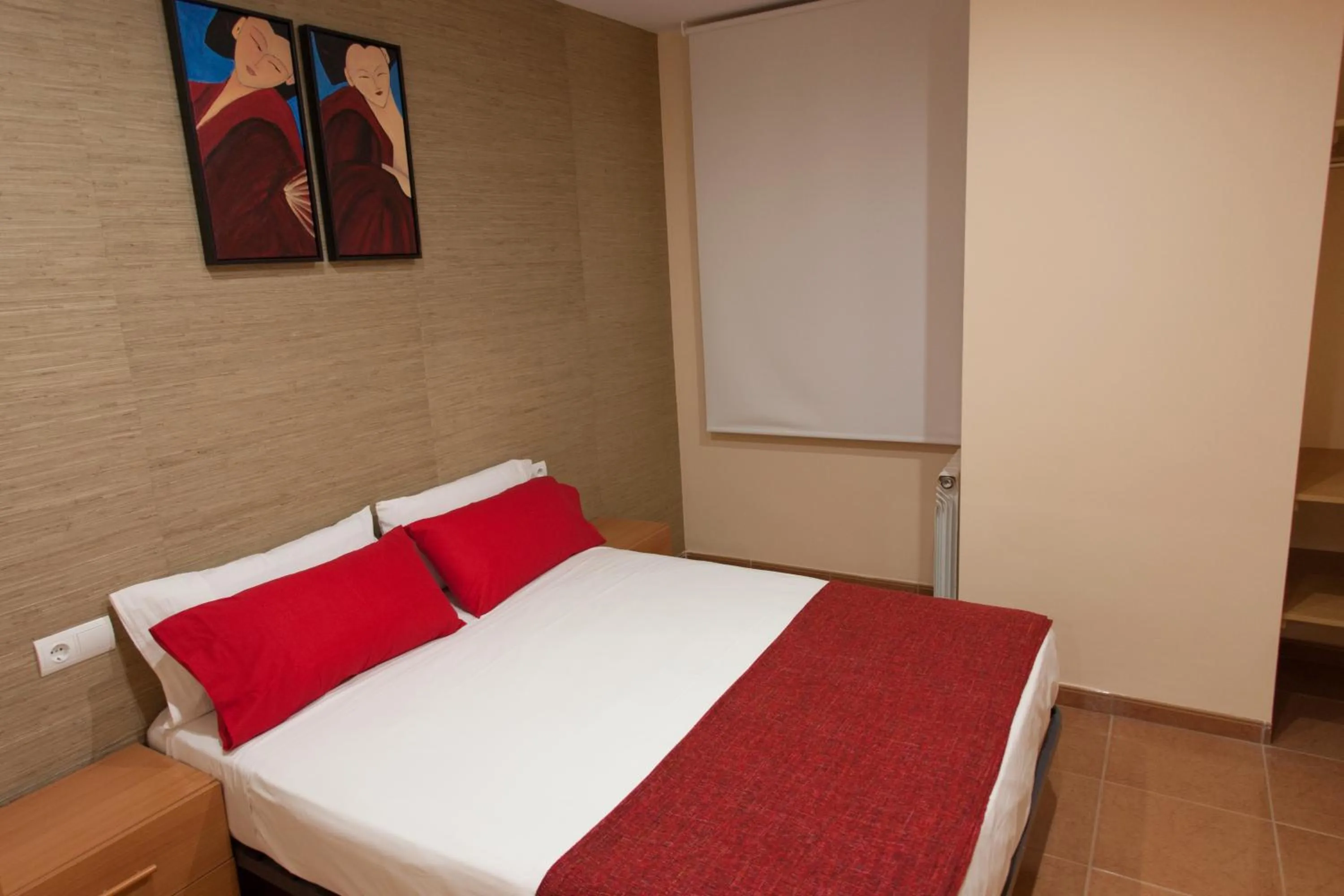 Bedroom, Bed in Apartamentos Río Guadalaviar