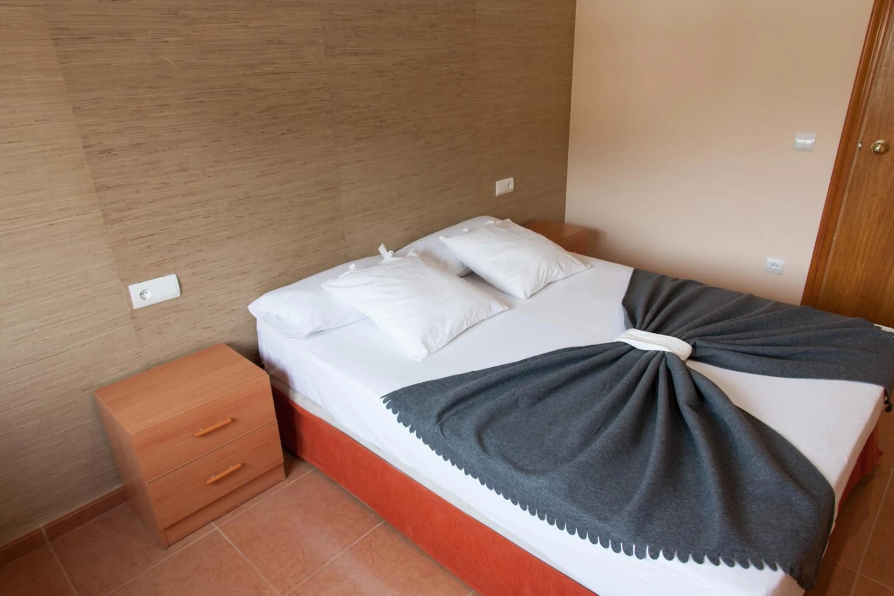 Bedroom, Bed in Apartamentos Río Guadalaviar