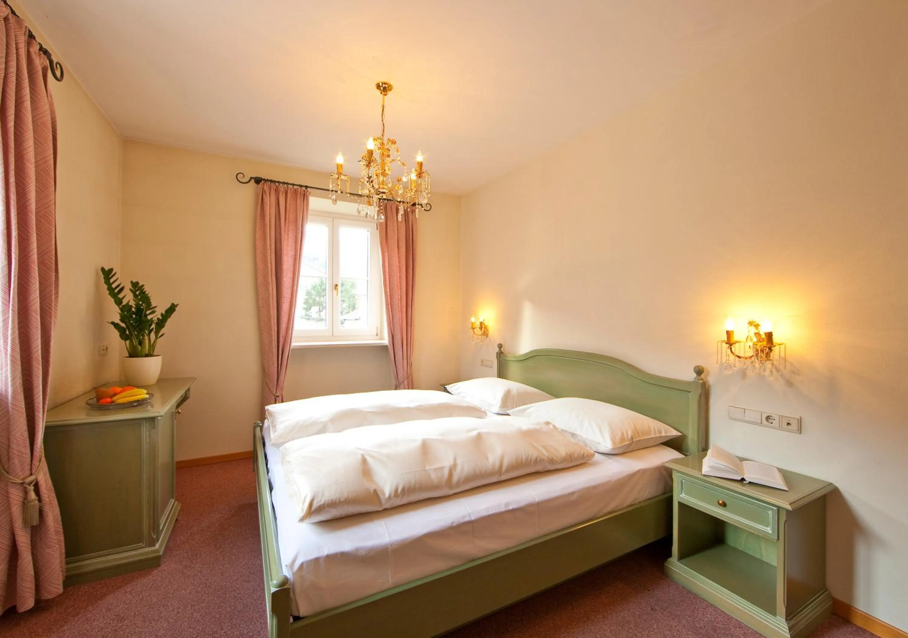 Bed in Hotel Elefant