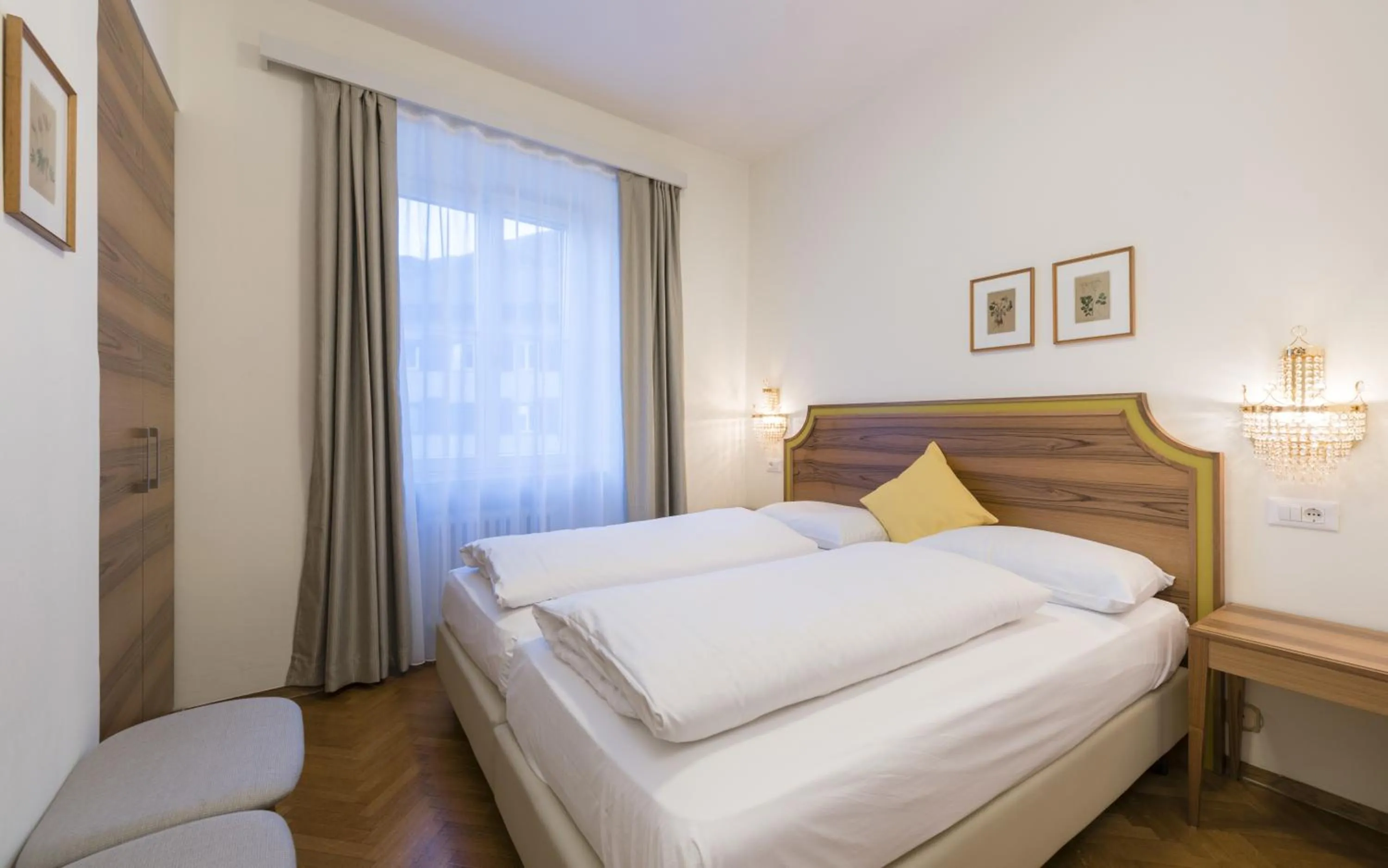 Photo of the whole room, Bed in Hotel Elefant