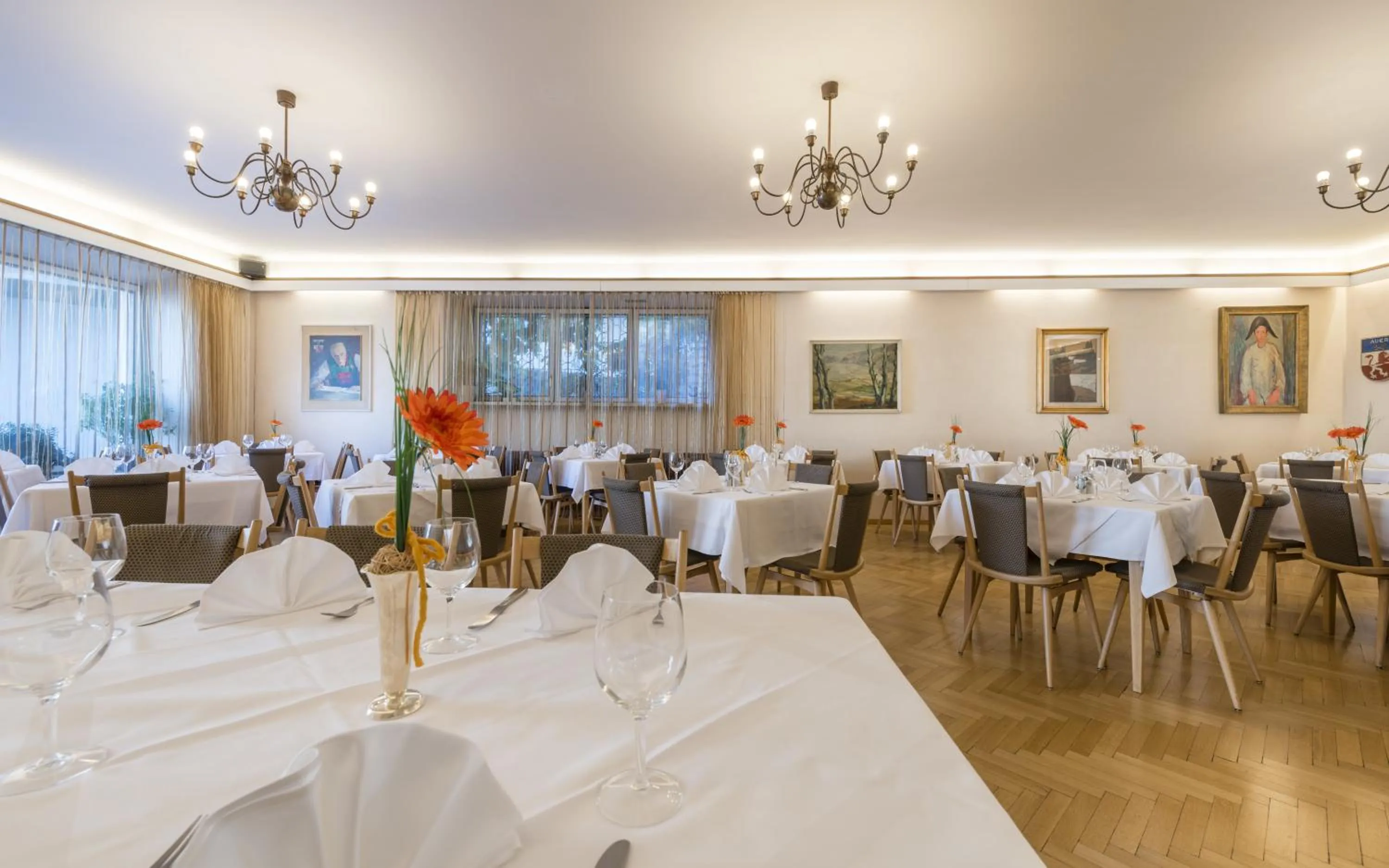 Restaurant/places to eat in Hotel Elefant