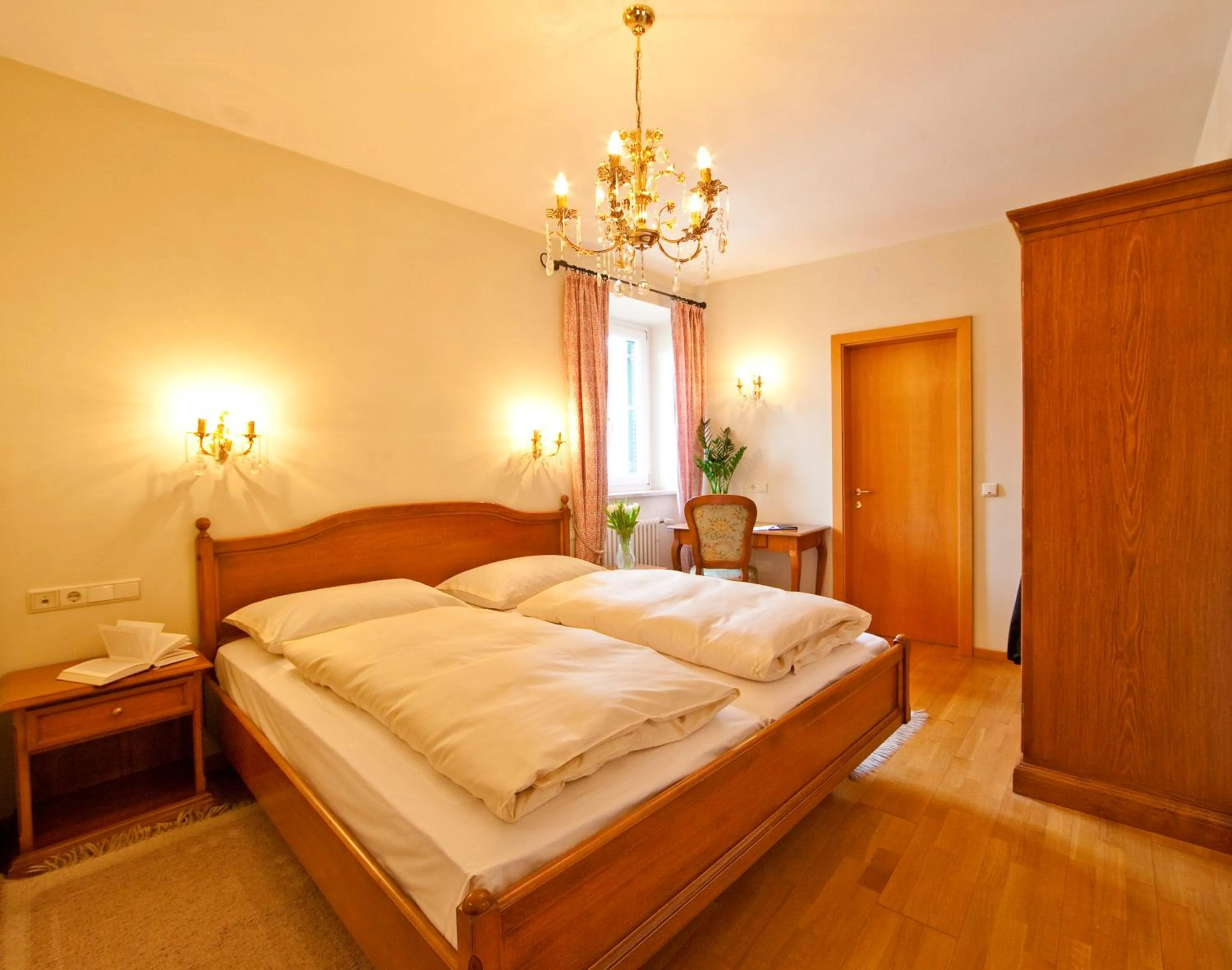 Bed in Hotel Elefant