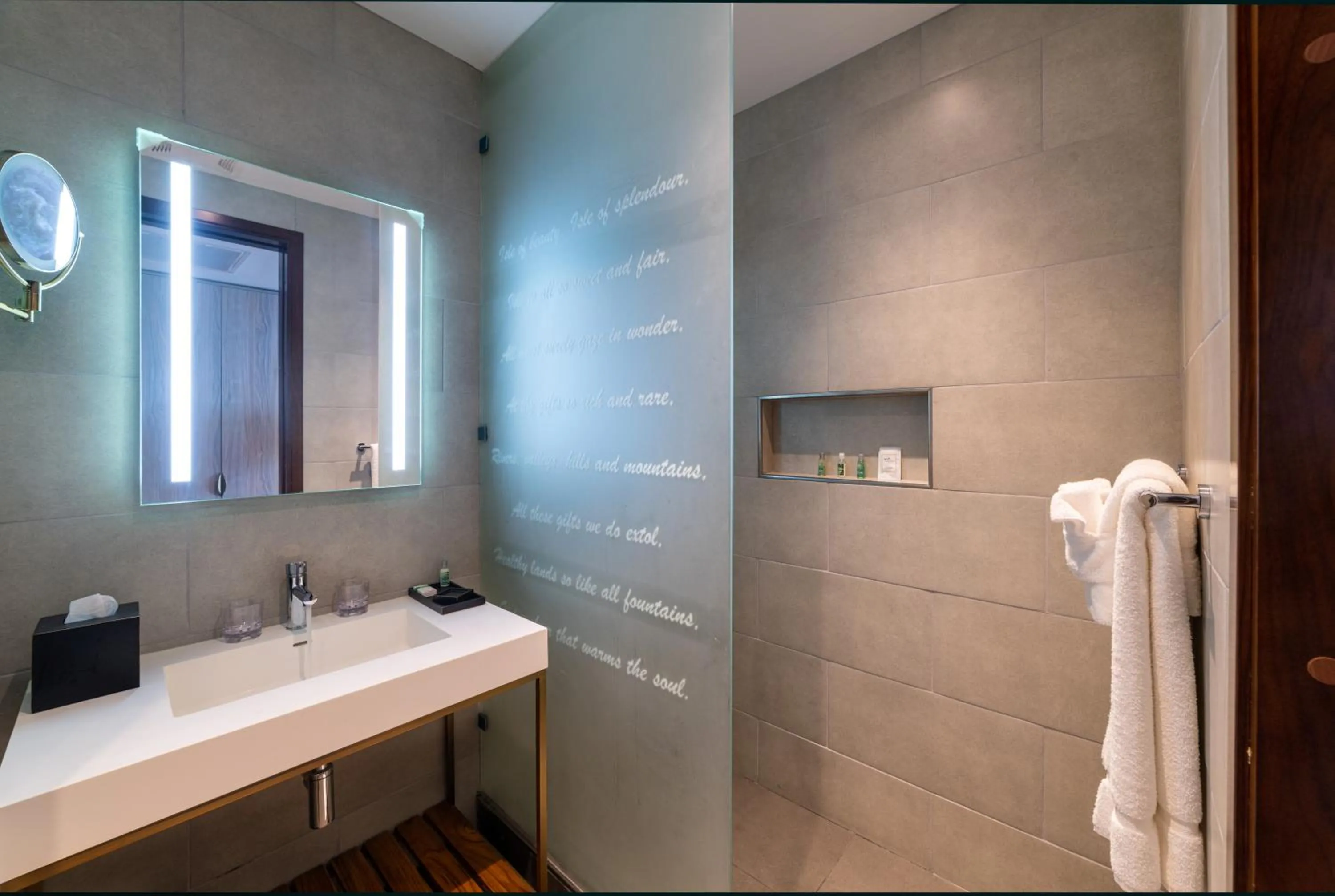 Bathroom in Fort Young Hotel