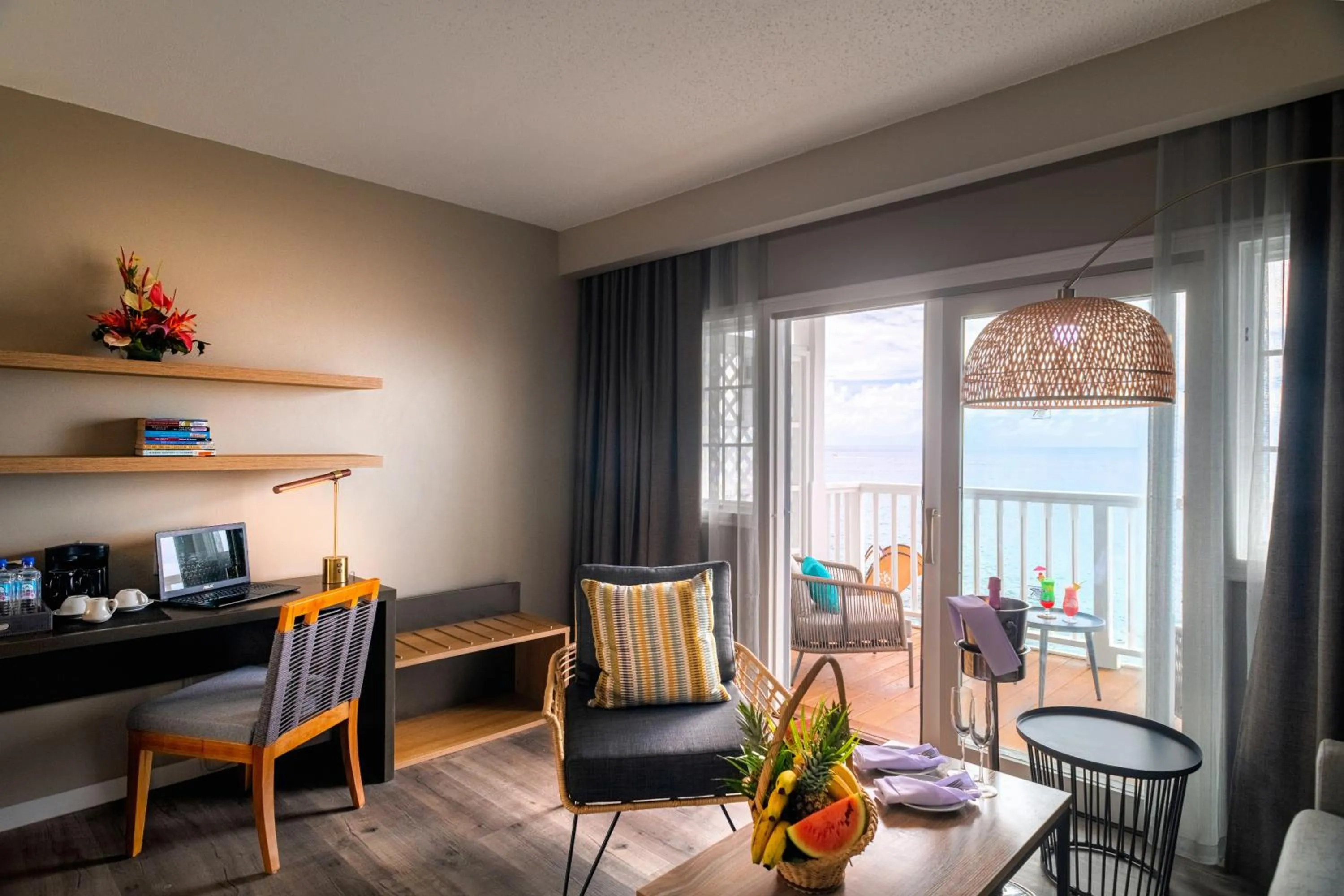 Living room in Fort Young Hotel