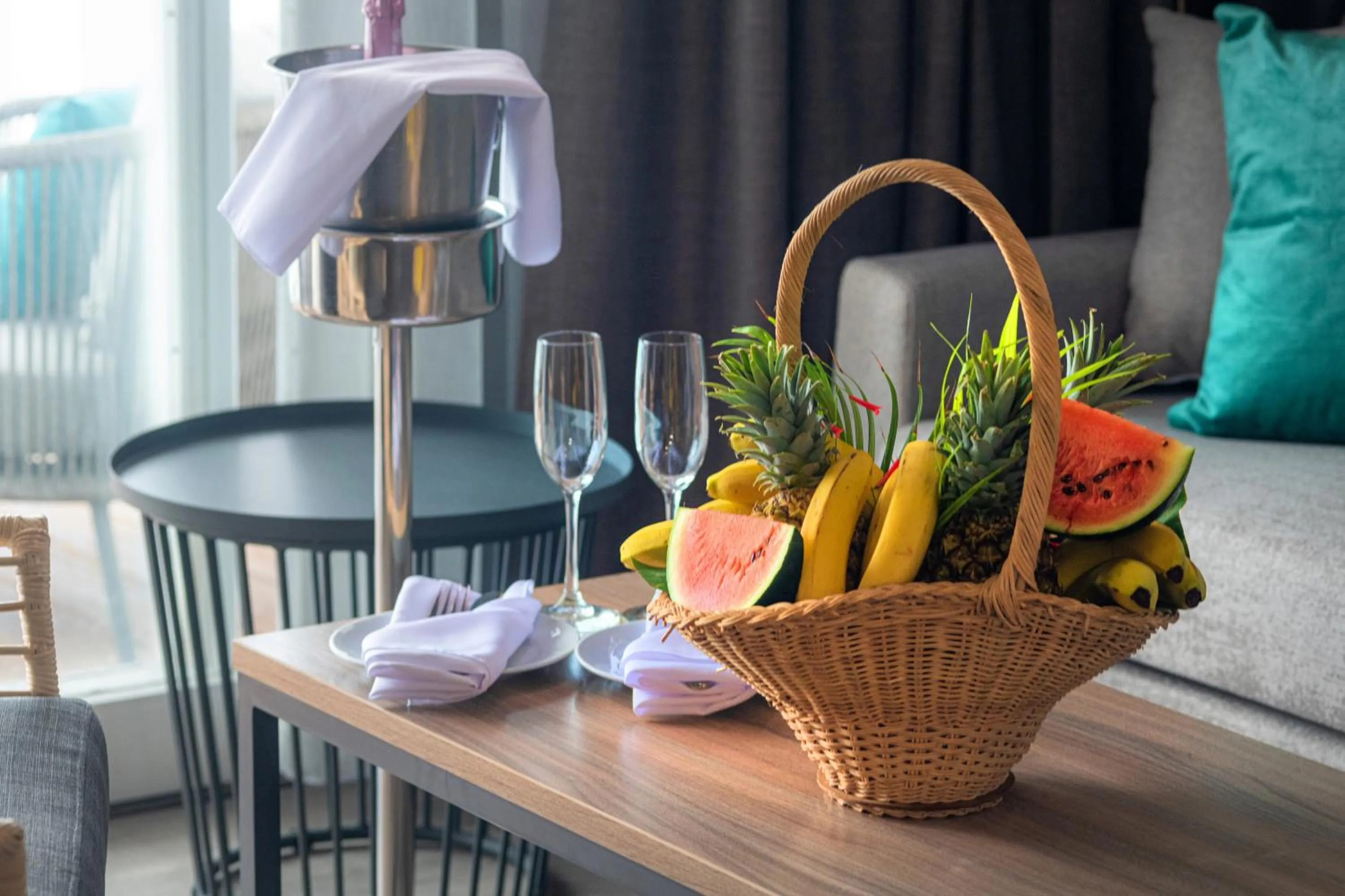 Food and drinks in Fort Young Hotel