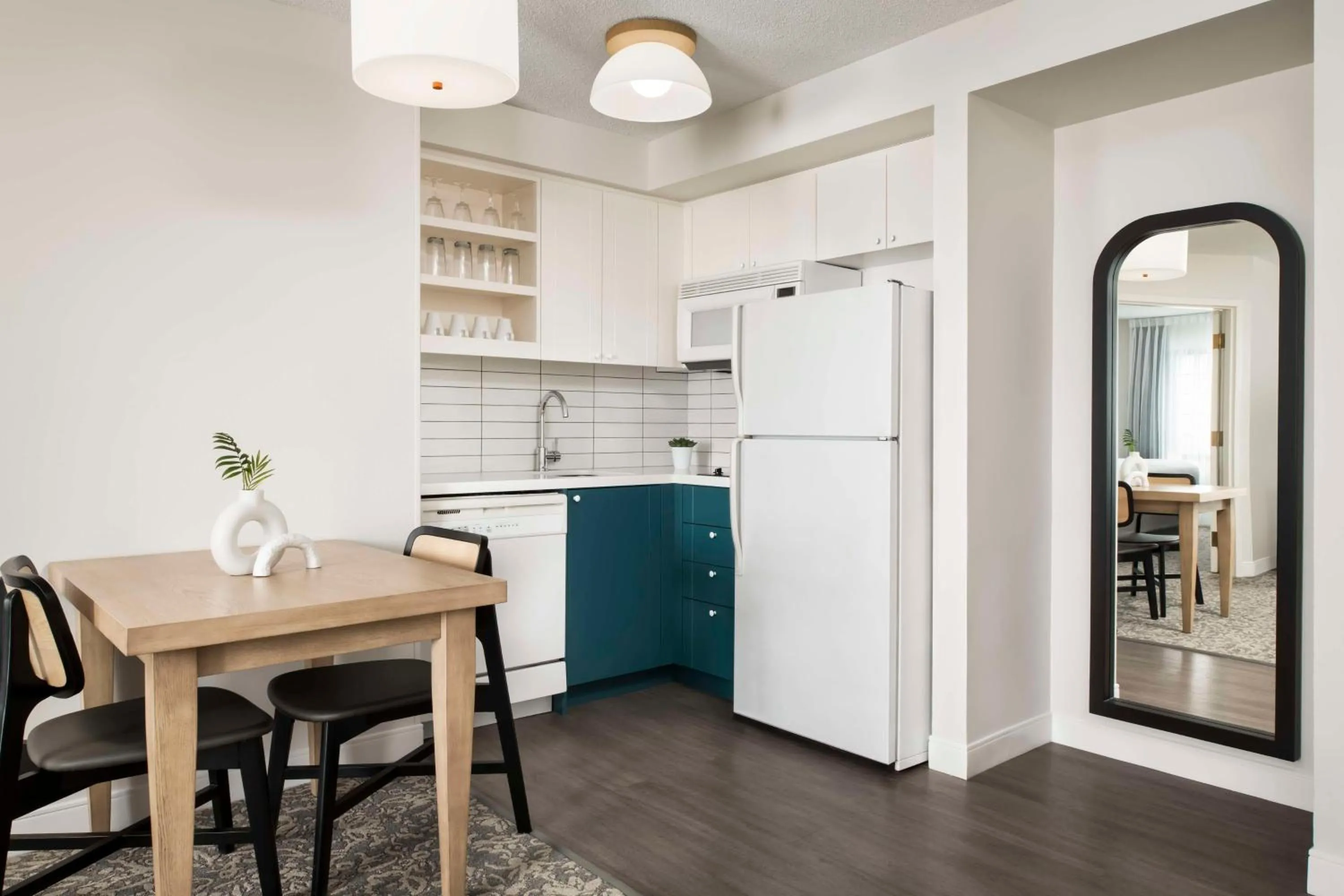 Kitchen or kitchenette in Sonesta ES Suites Toronto Markham