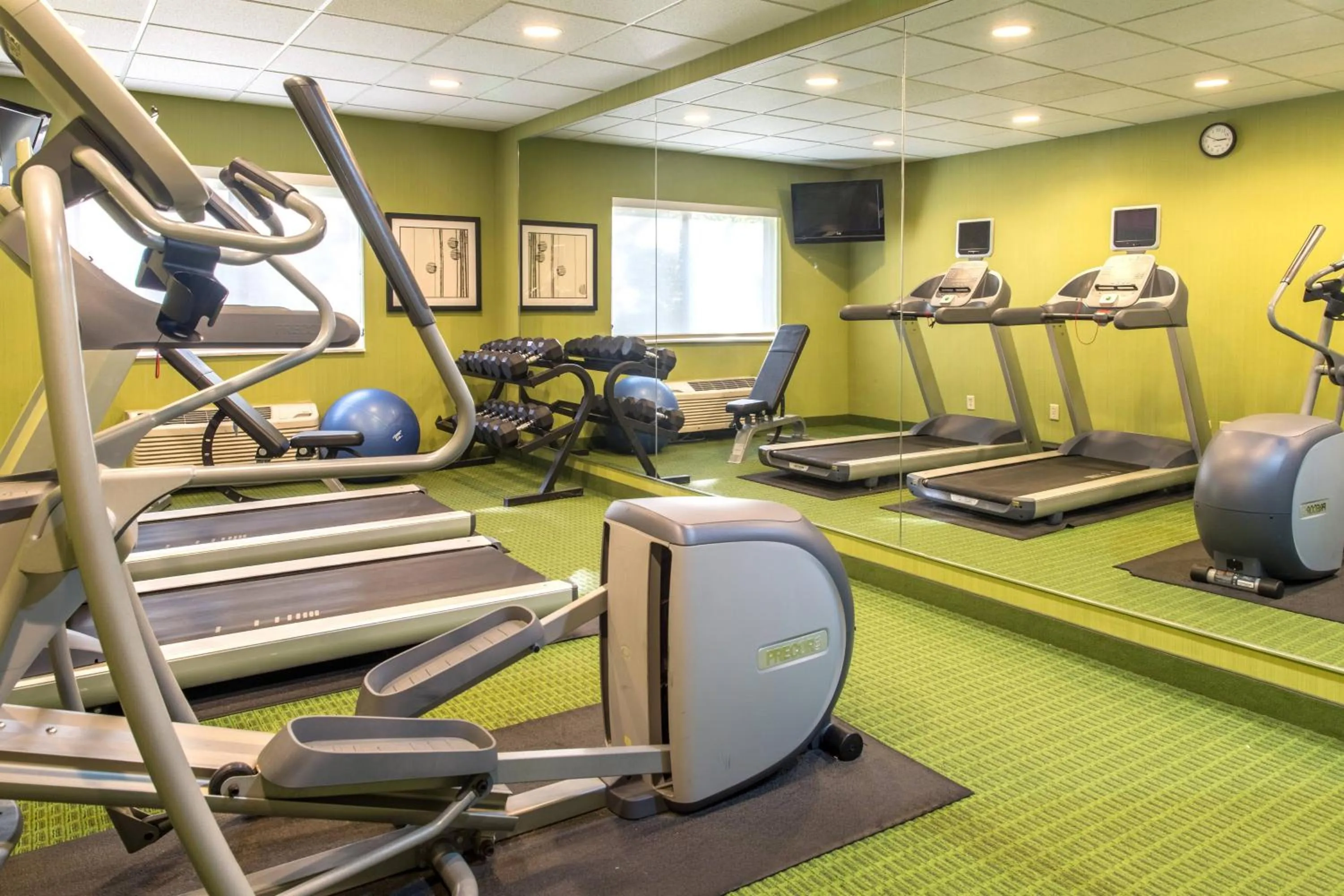 Fitness centre/facilities in Fairfield Inn & Suites Canton