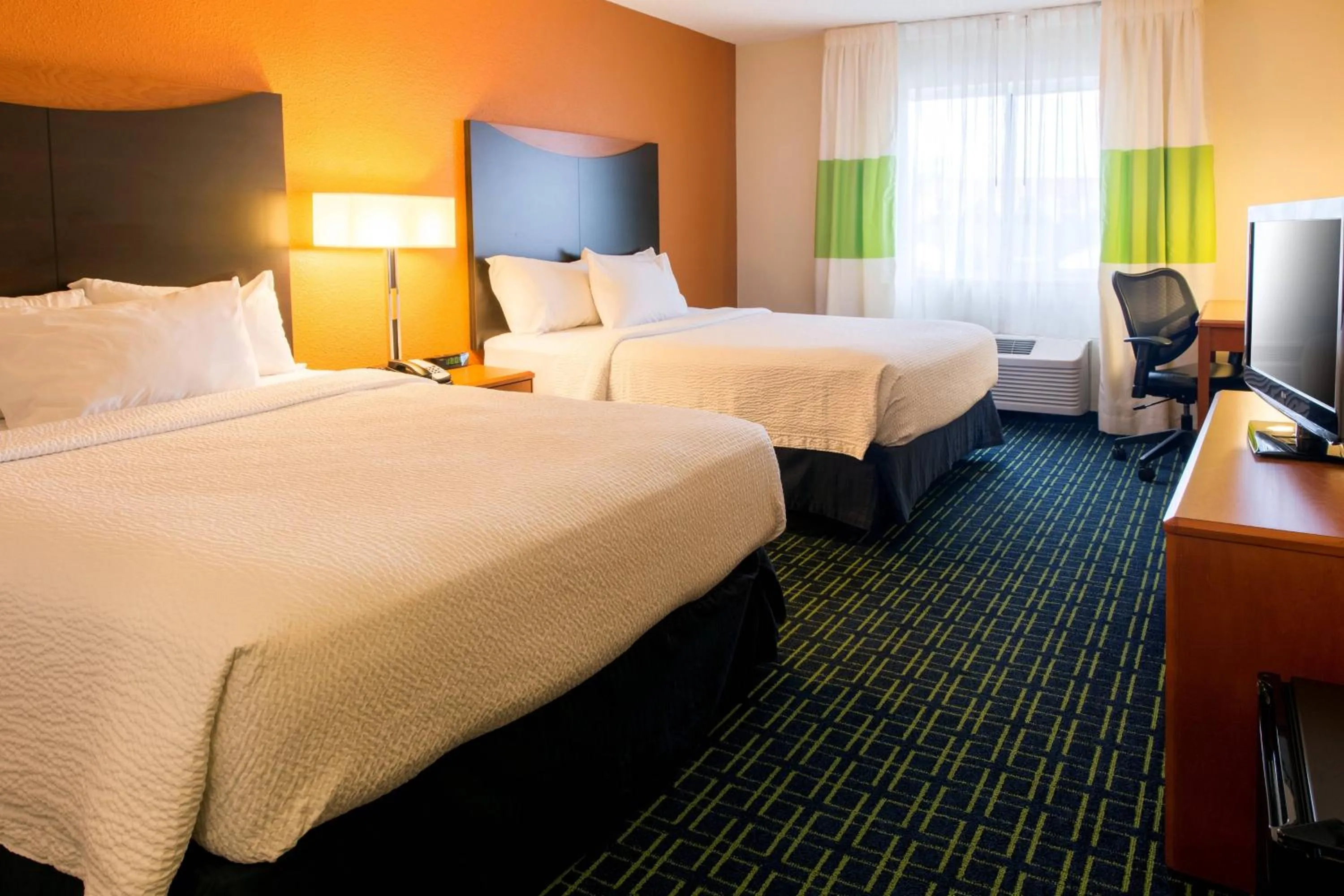 Photo of the whole room, Bed in Fairfield Inn & Suites Canton