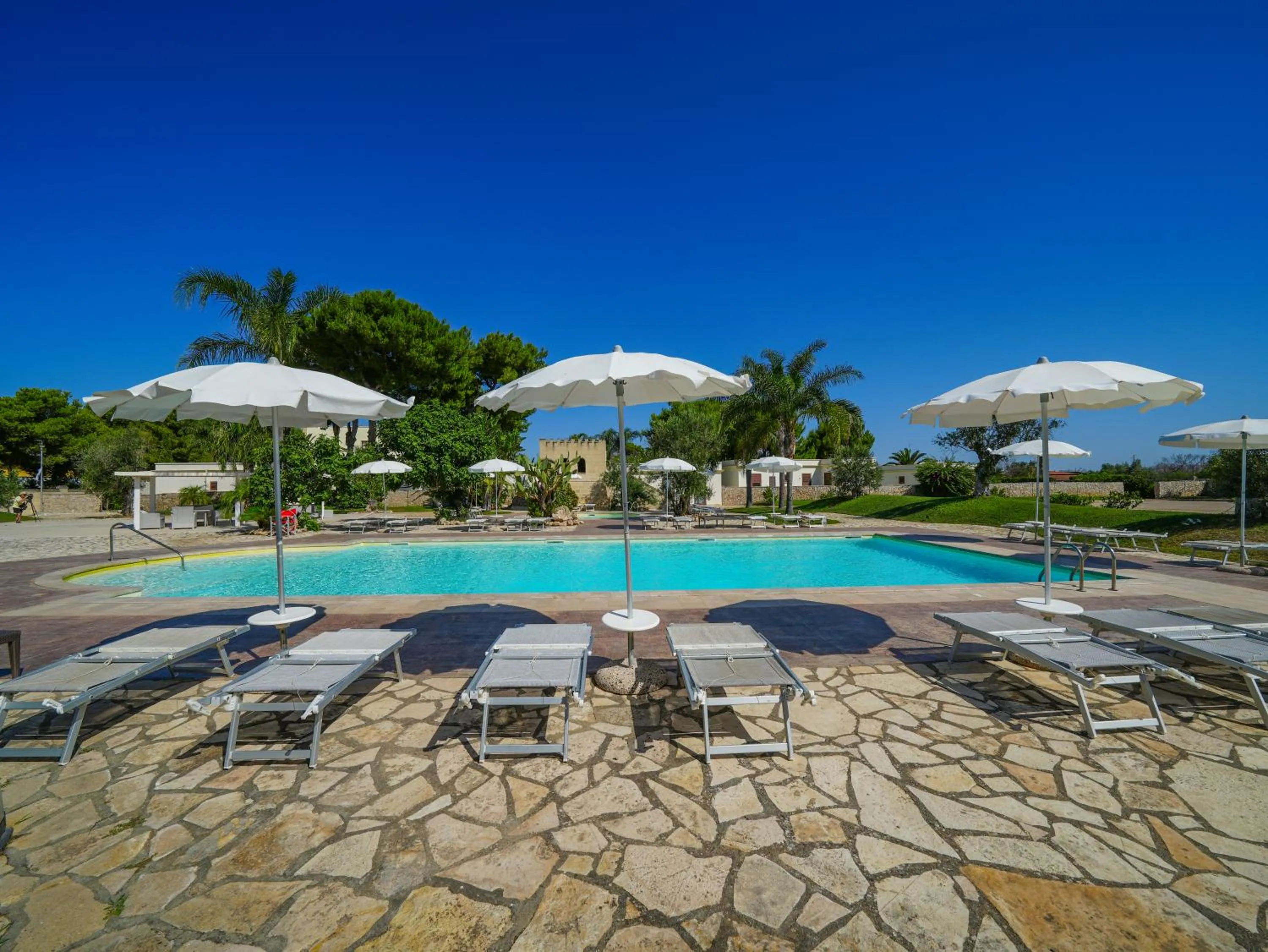 Day in Resort Villa Hermosa