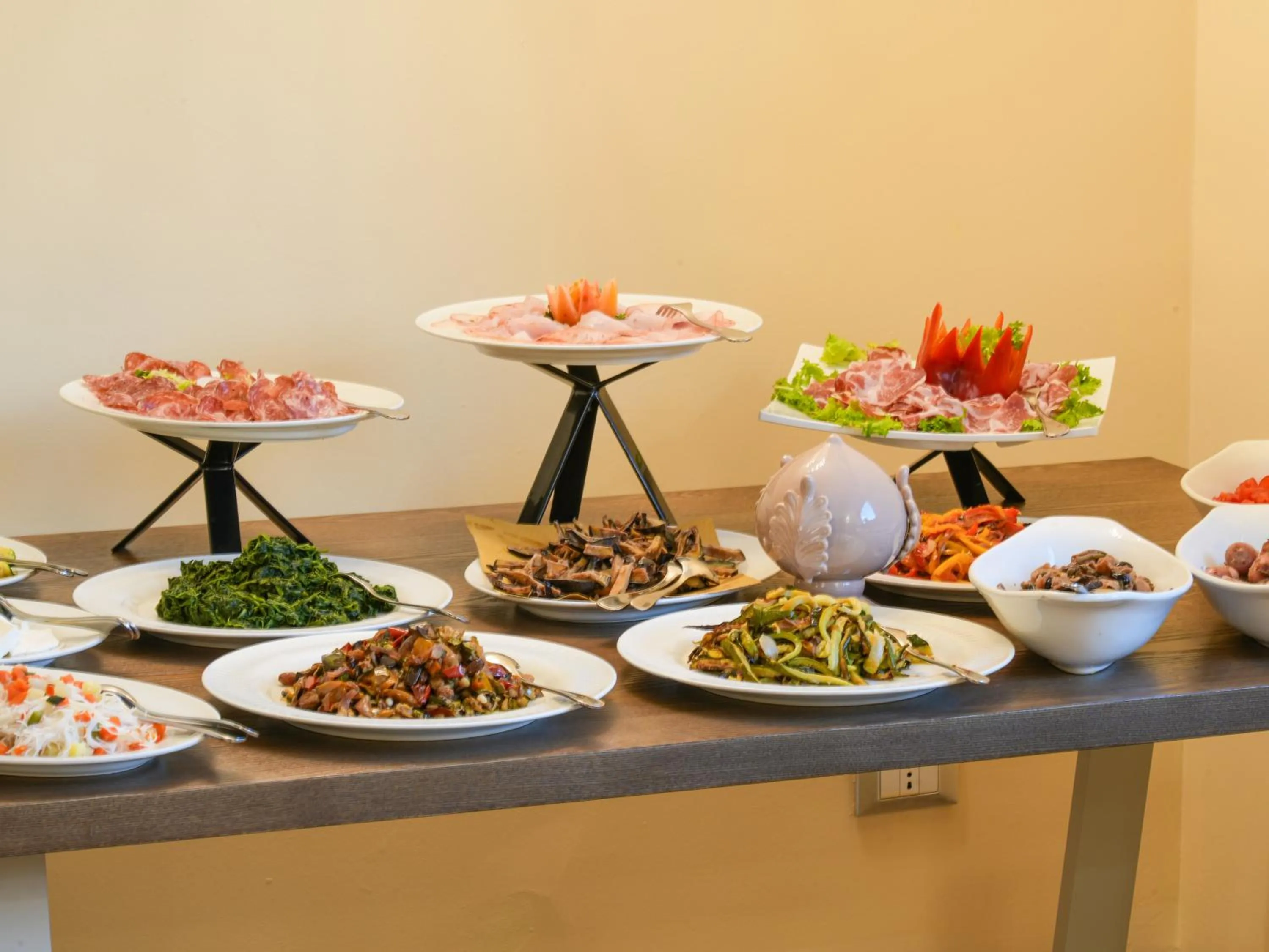 Food and drinks in Resort Villa Hermosa