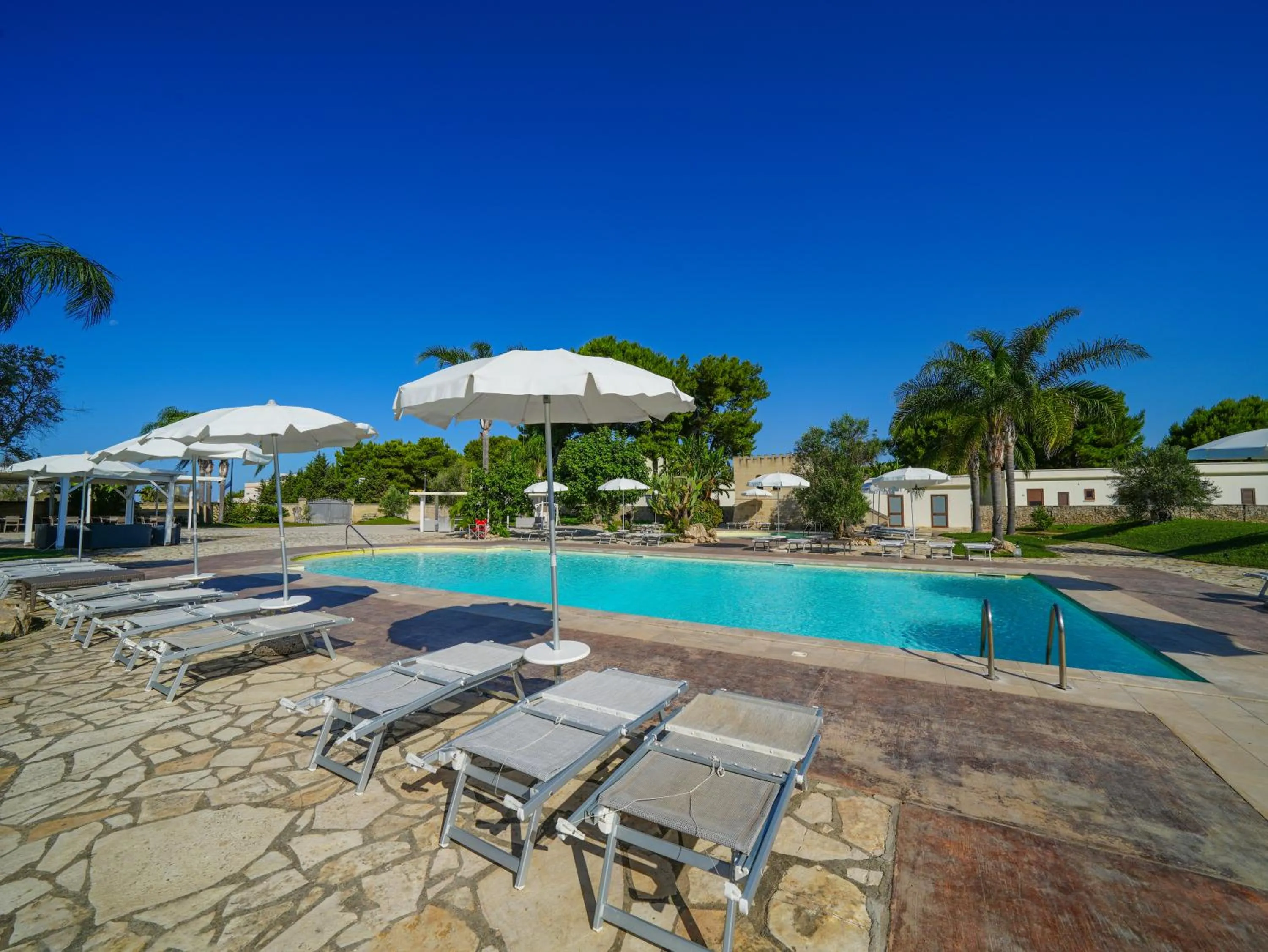 Day in Resort Villa Hermosa