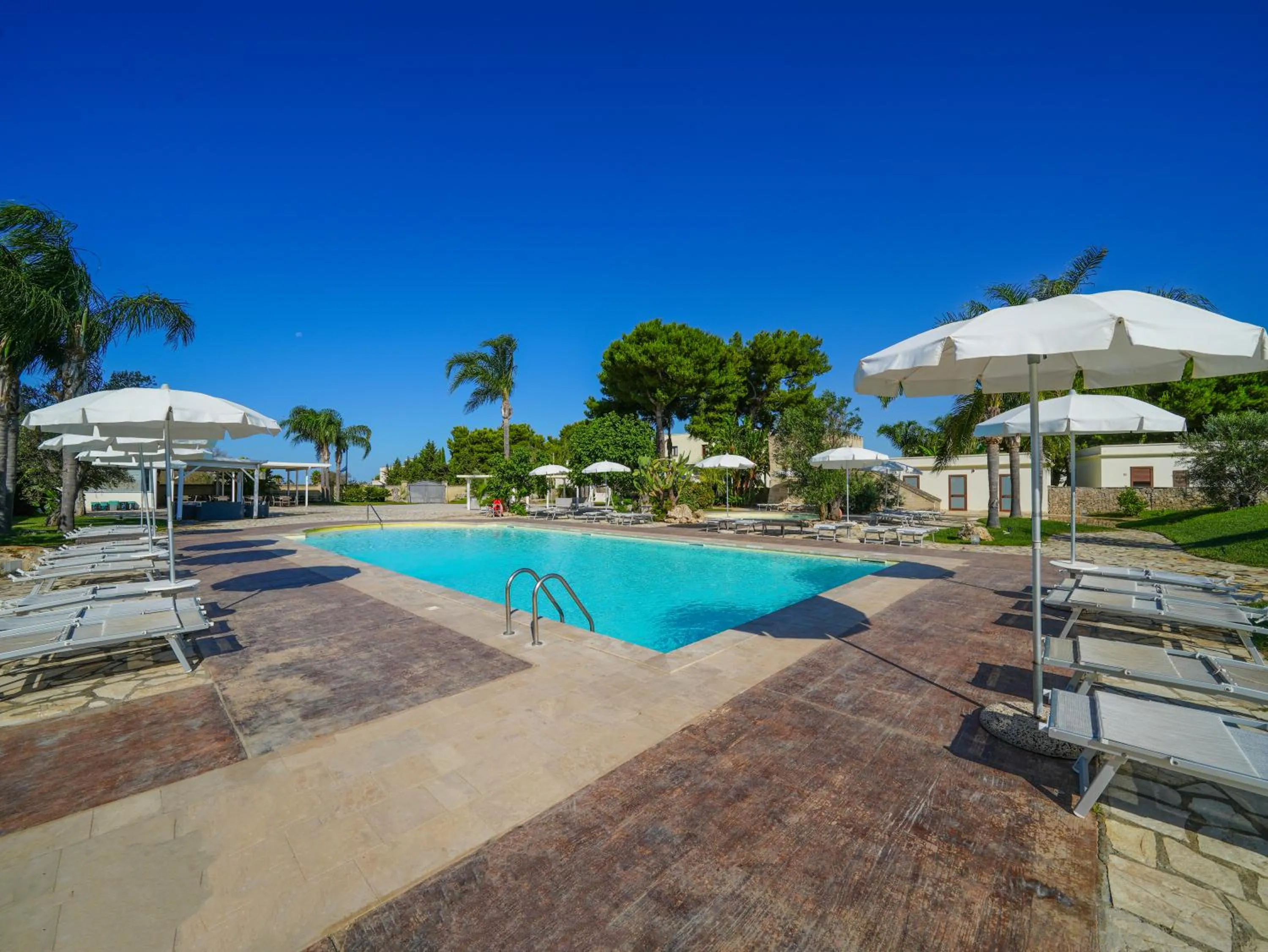 Day in Resort Villa Hermosa