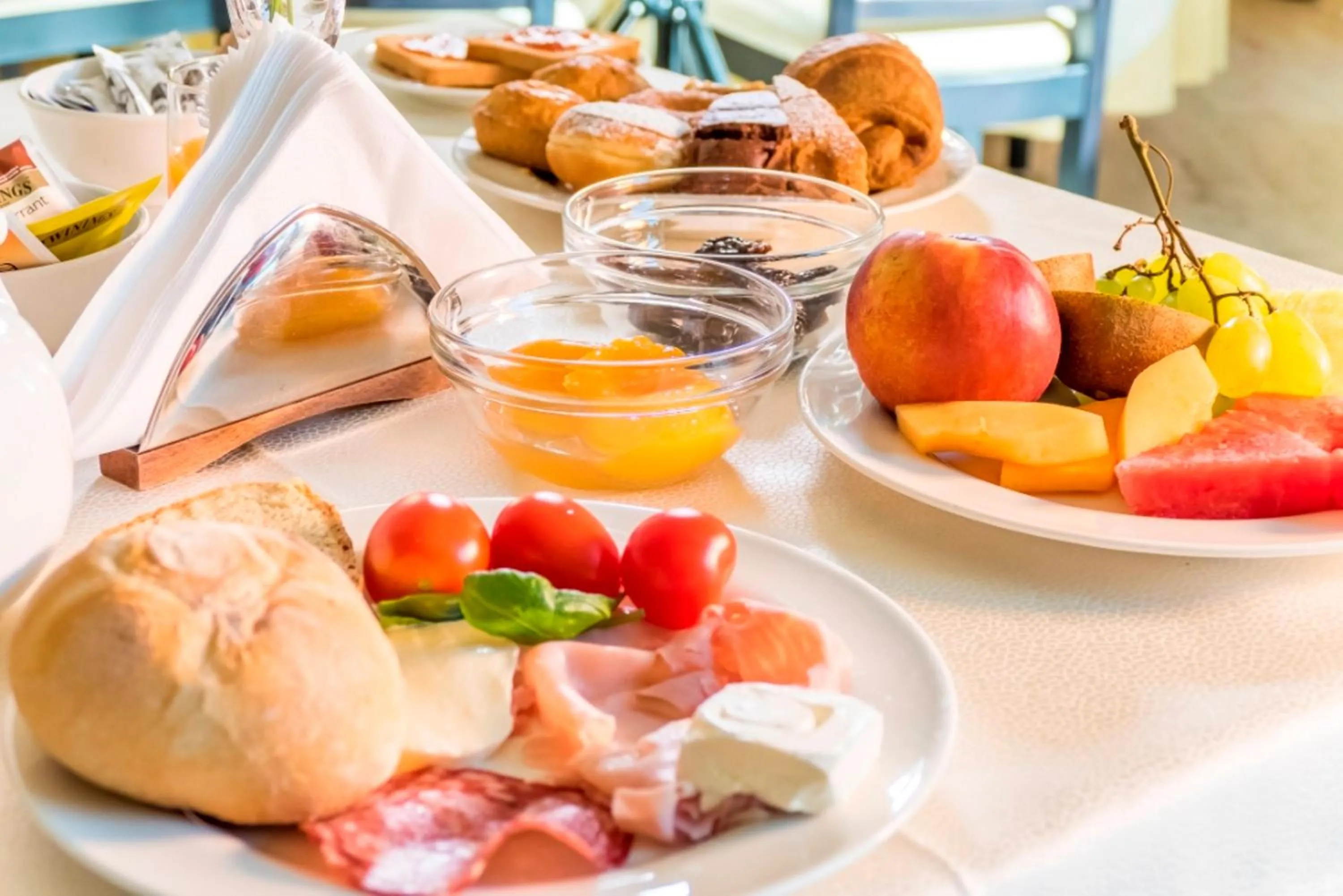 Food and drinks in Resort Villa Hermosa