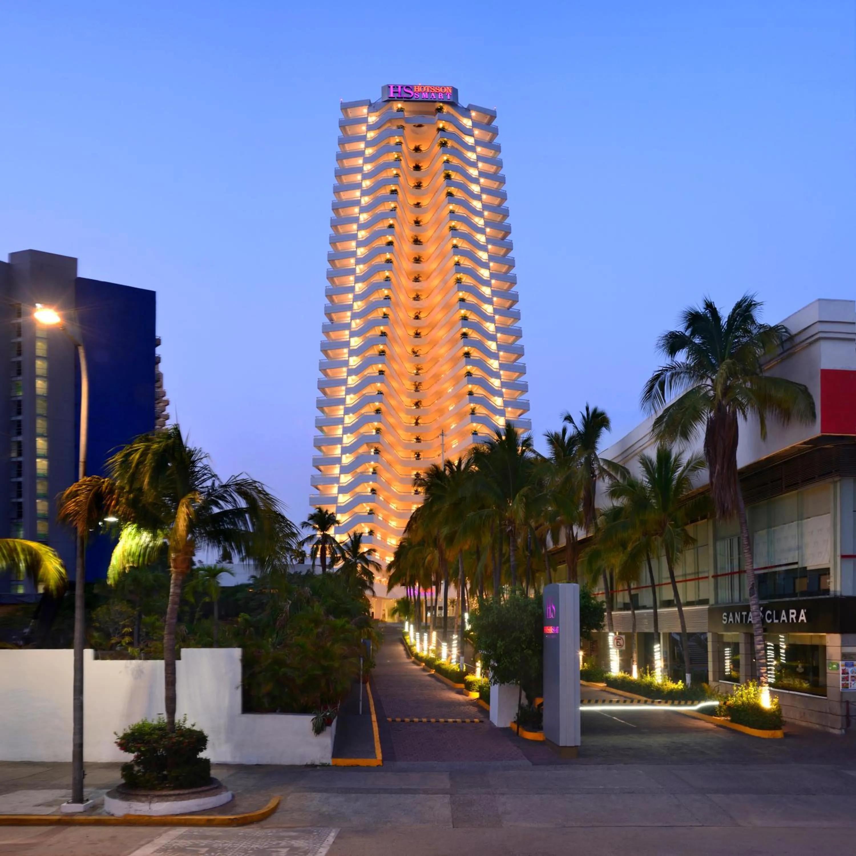 Property building in HS HOTSSON Hotel Acapulco