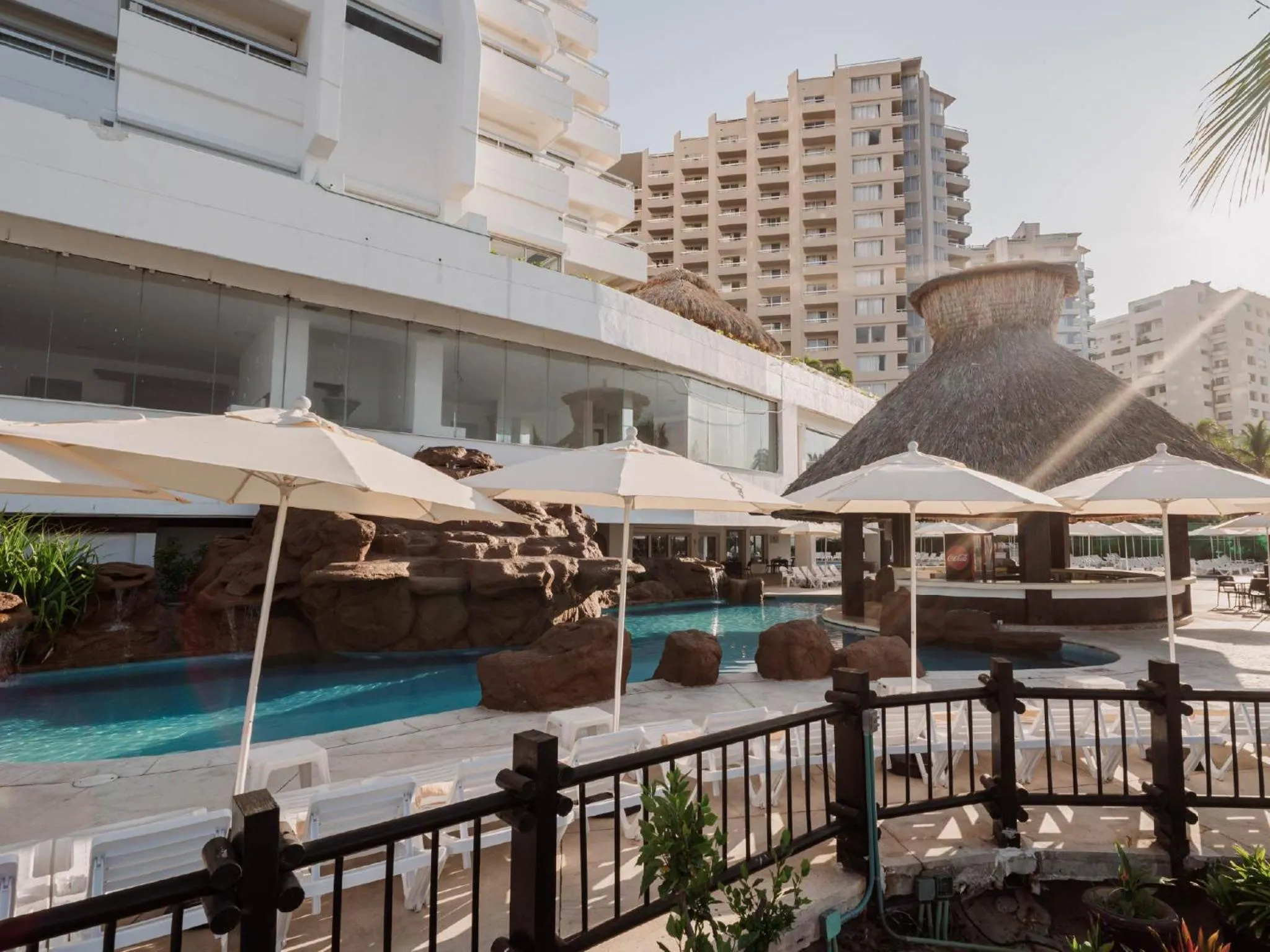 Property building in HS HOTSSON Hotel Acapulco