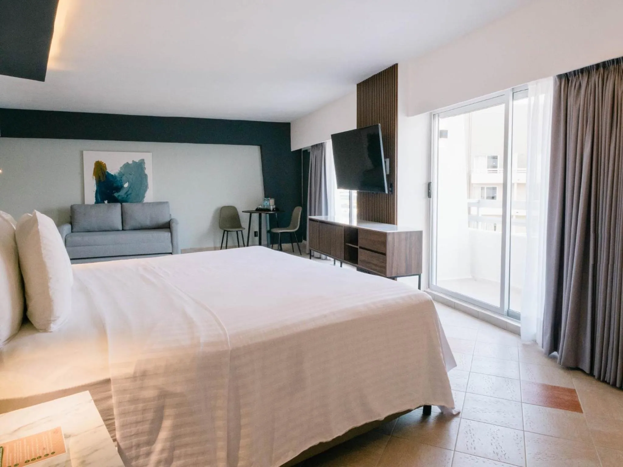 Bed in HS HOTSSON Hotel Acapulco