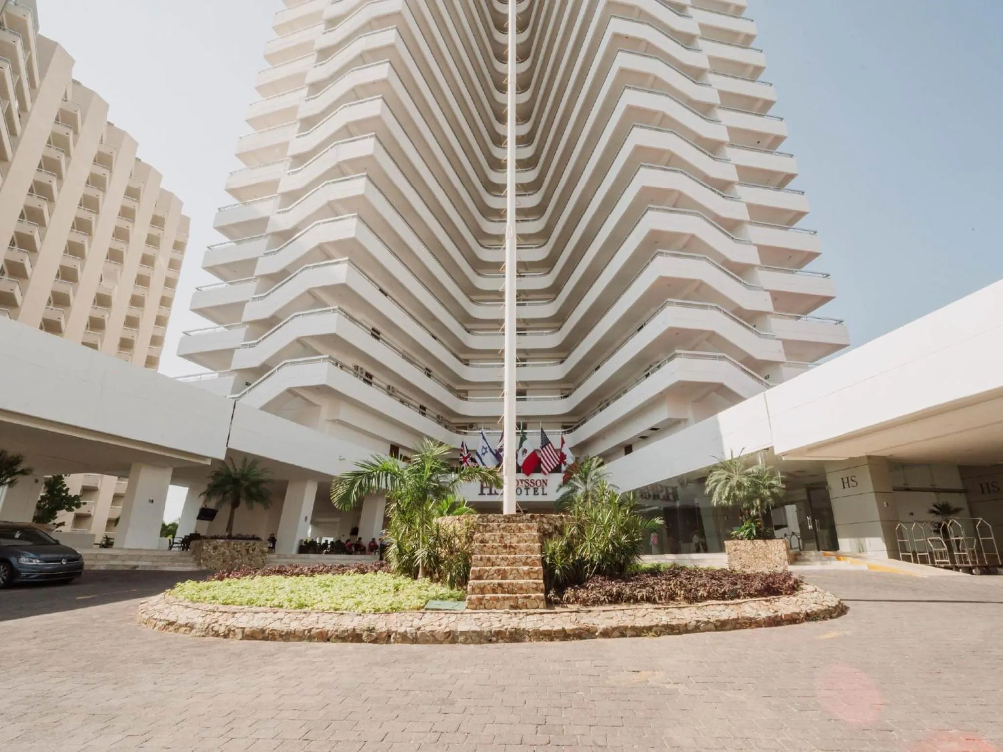 Property building in HS HOTSSON Hotel Acapulco