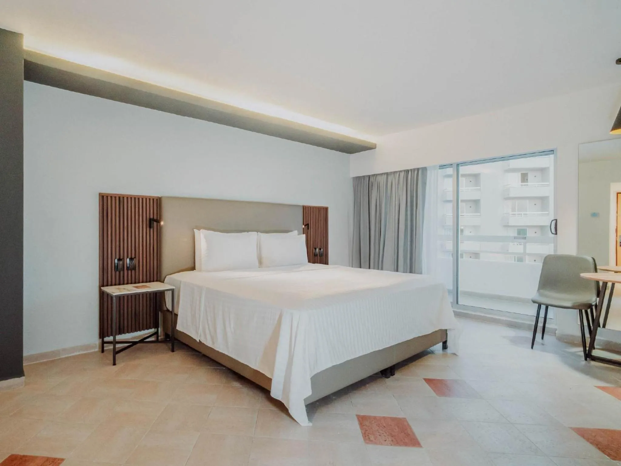 Bed in HS HOTSSON Hotel Acapulco