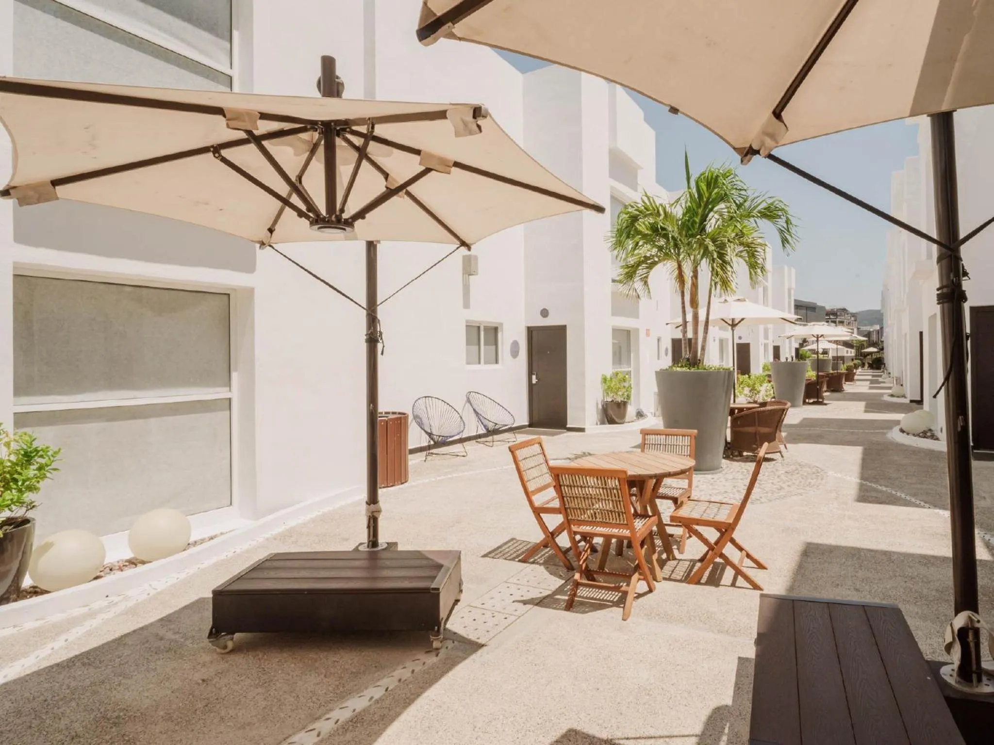 Property building in HS HOTSSON Hotel Acapulco