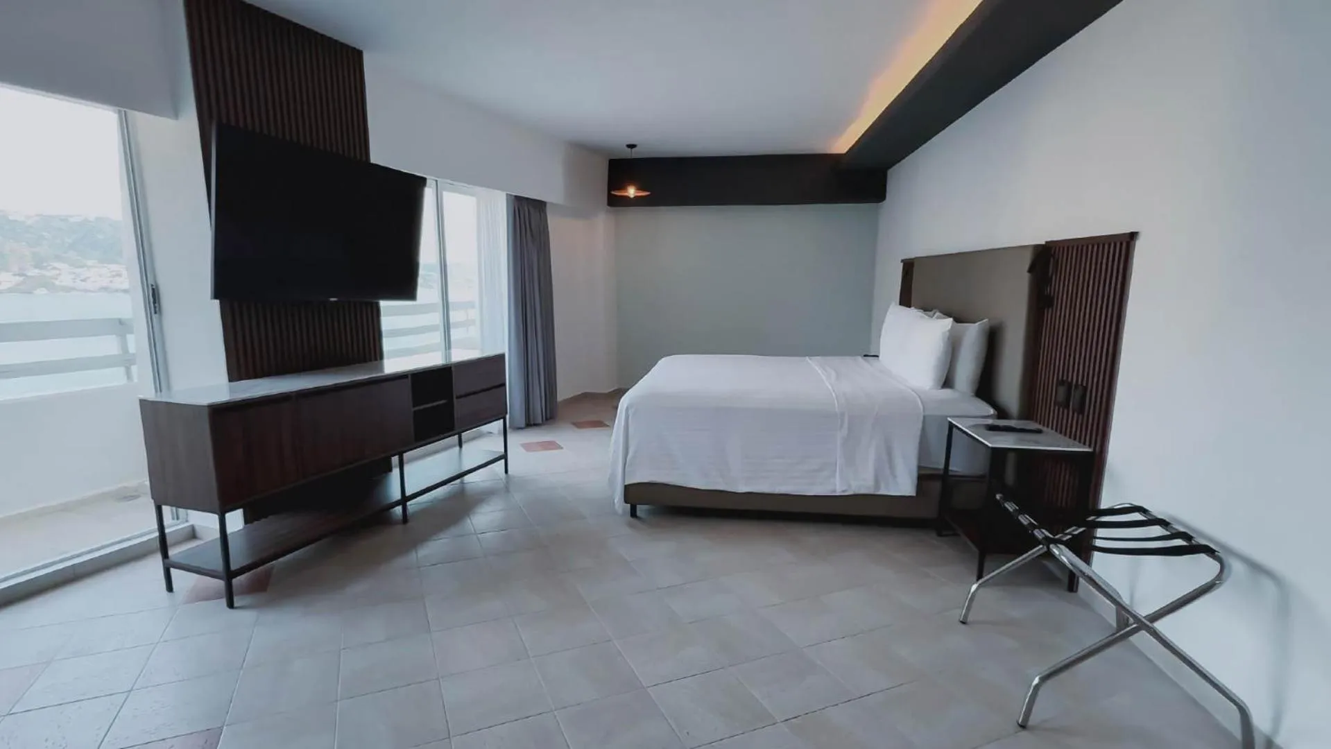 Communal lounge/ TV room, Bed in HS HOTSSON Hotel Acapulco