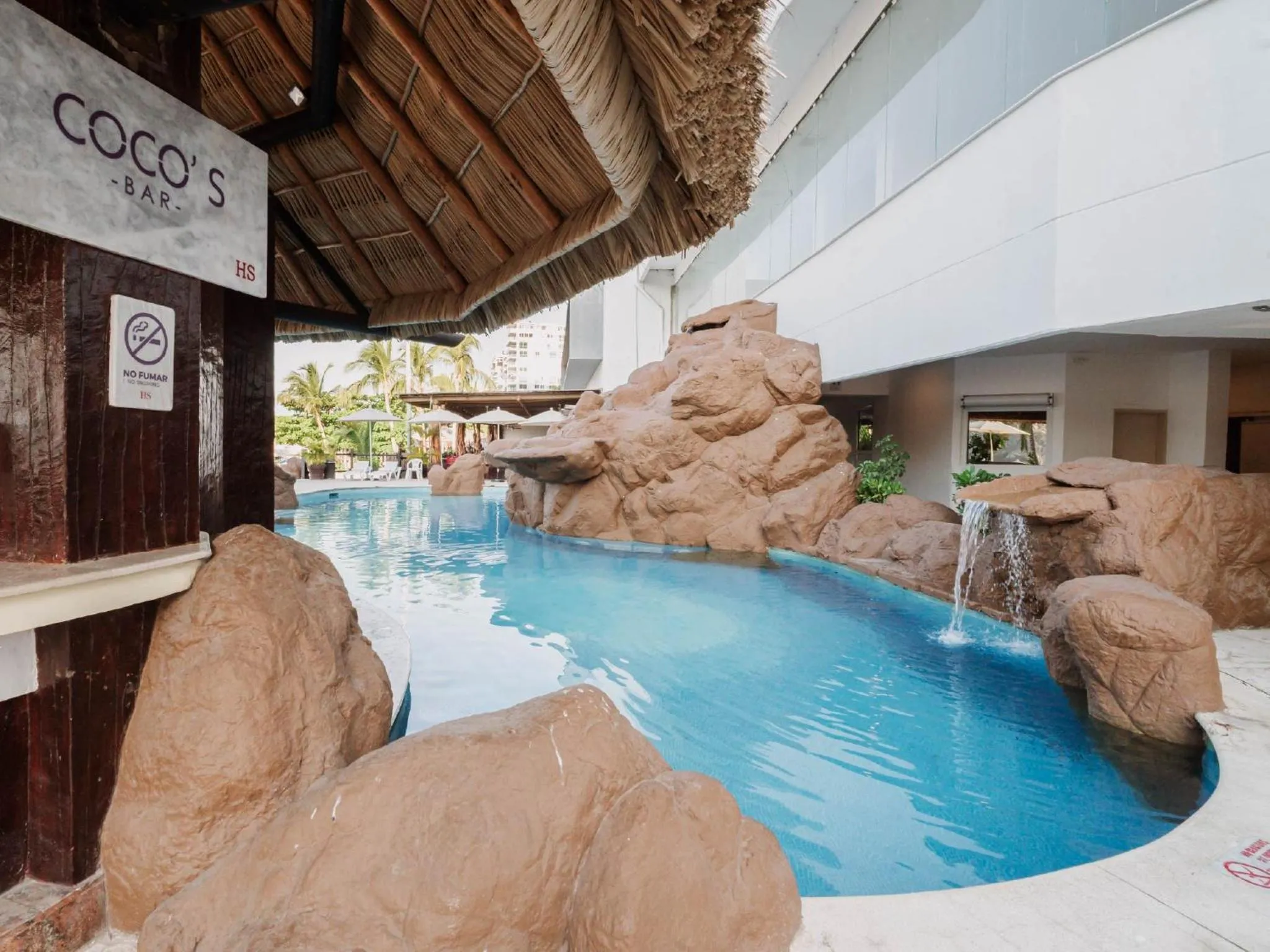 Property building in HS HOTSSON Hotel Acapulco