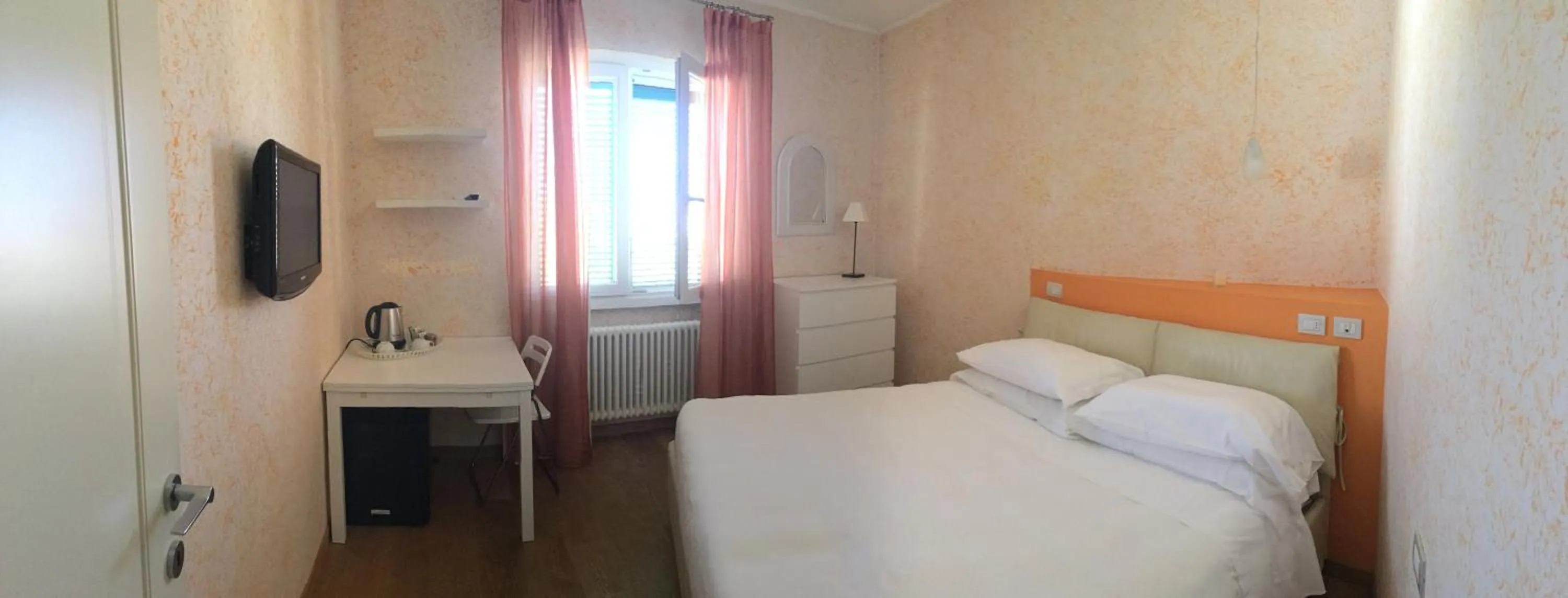 Photo of the whole room, Bed in Villa Brema