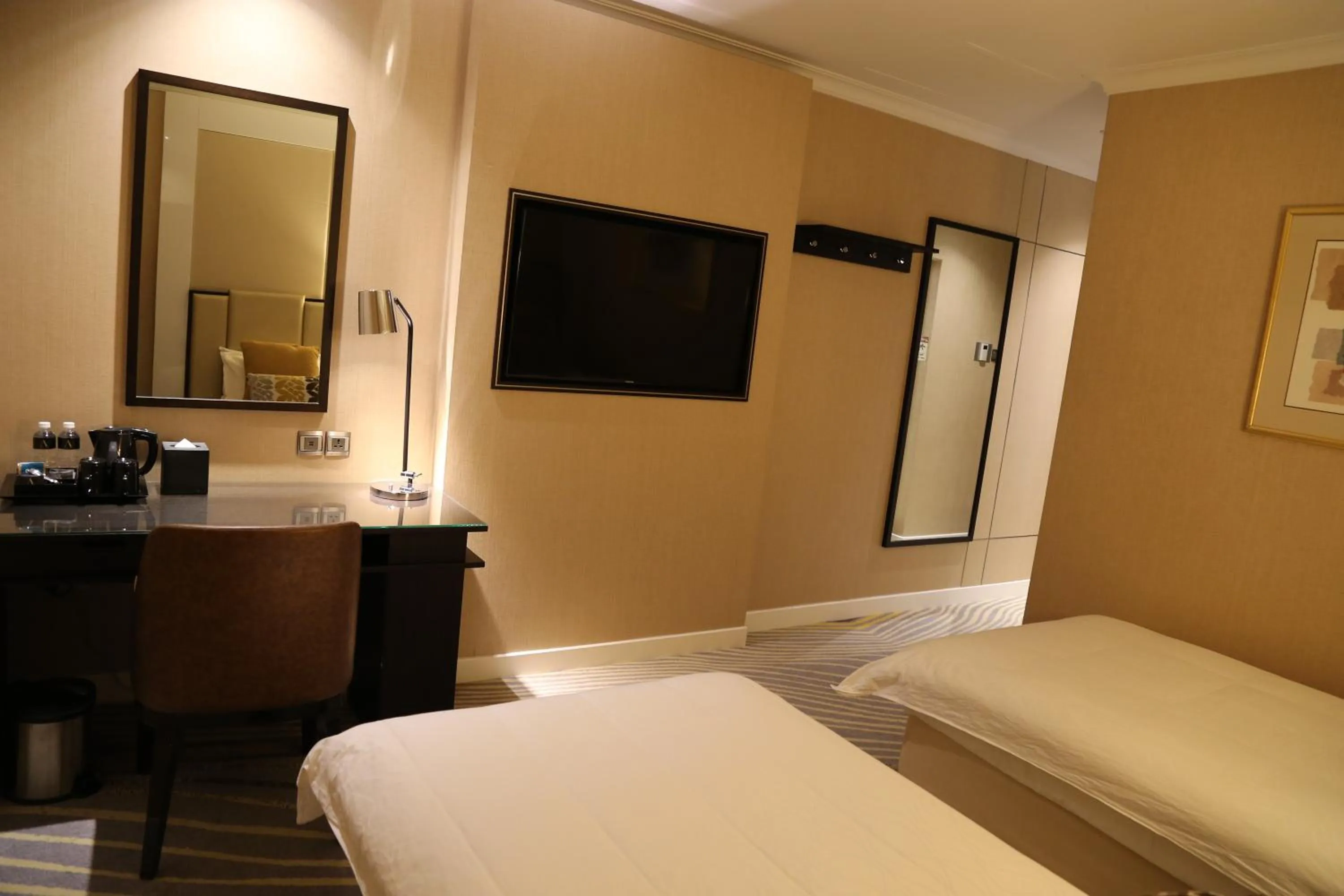 TV and multimedia, Bed in Ambassador Transit Hotel - Terminal 2