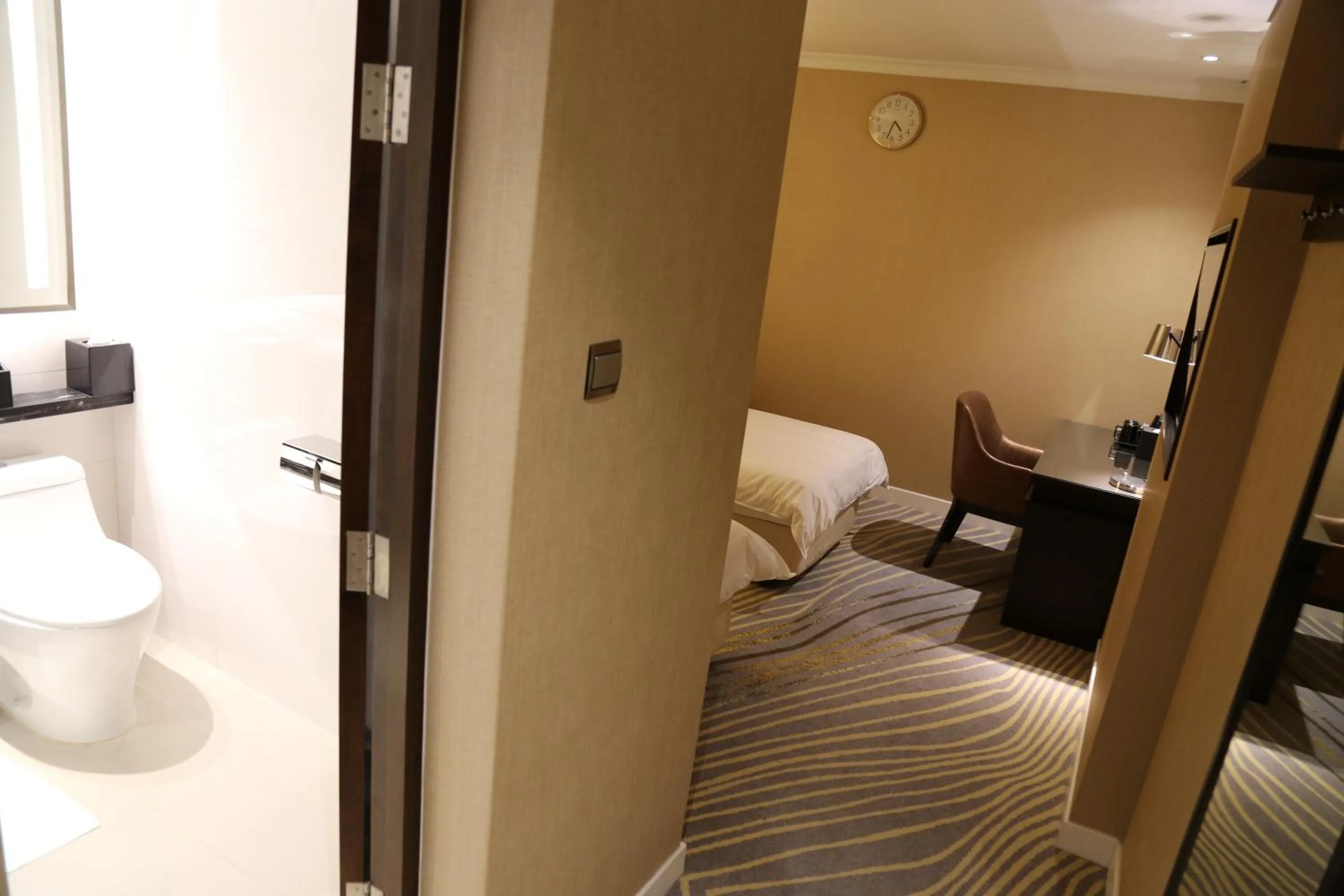 Toilet, Bed in Ambassador Transit Hotel - Terminal 2