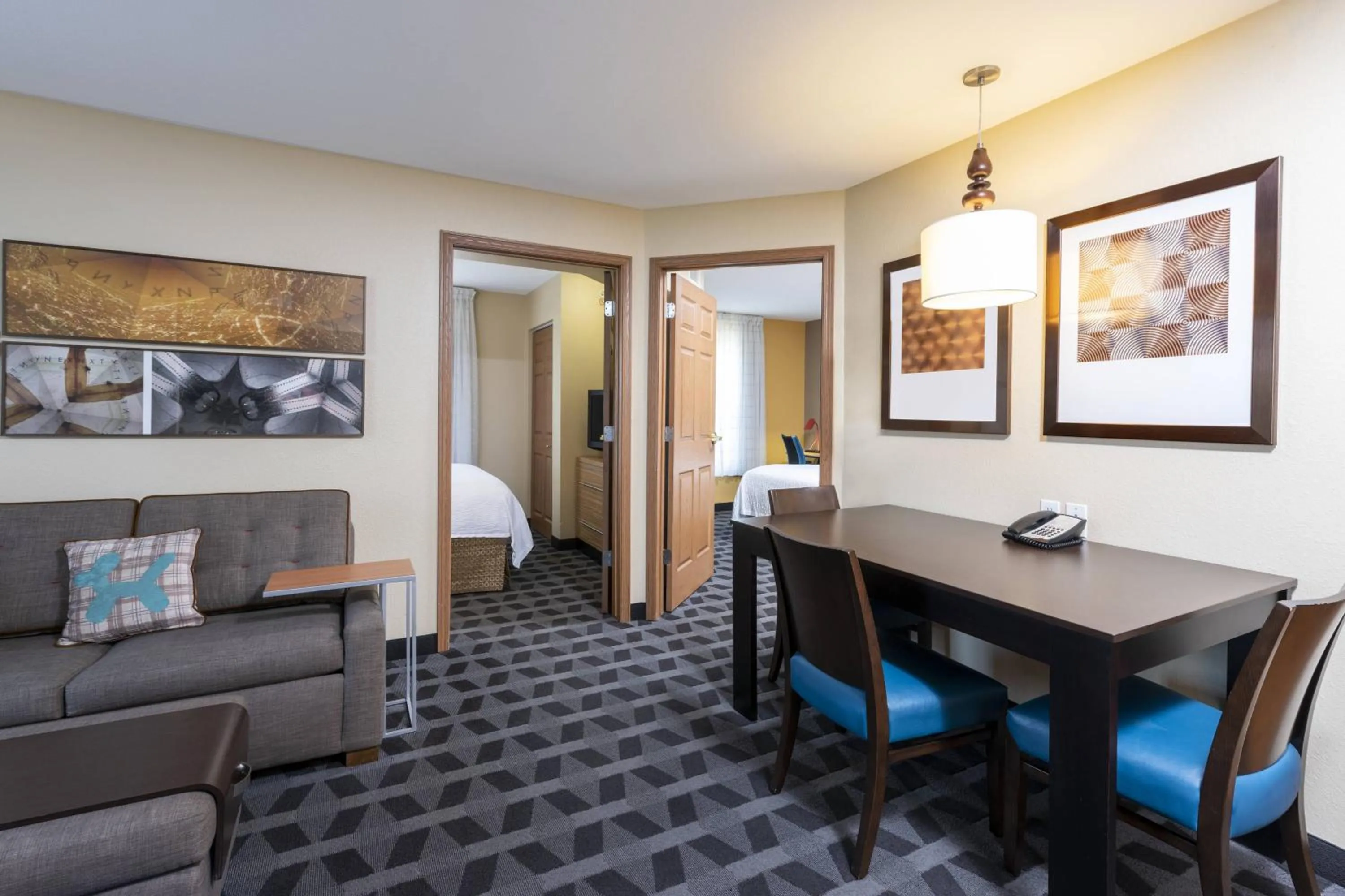 Living room in TownePlace Suites by Marriott East Lansing