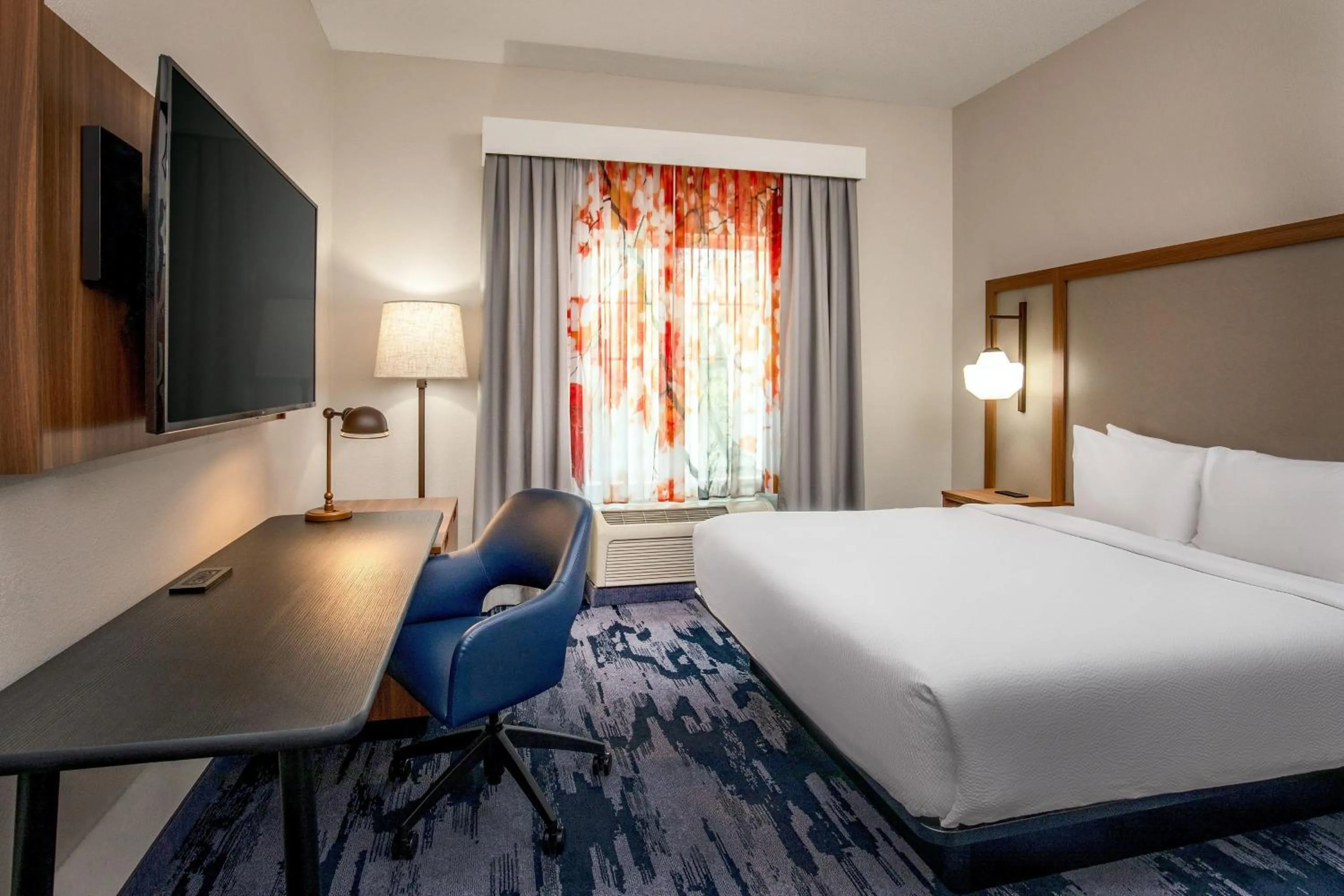 Photo of the whole room, Bed in Fairfield Inn & Suites by Marriott Brunswick Freeport