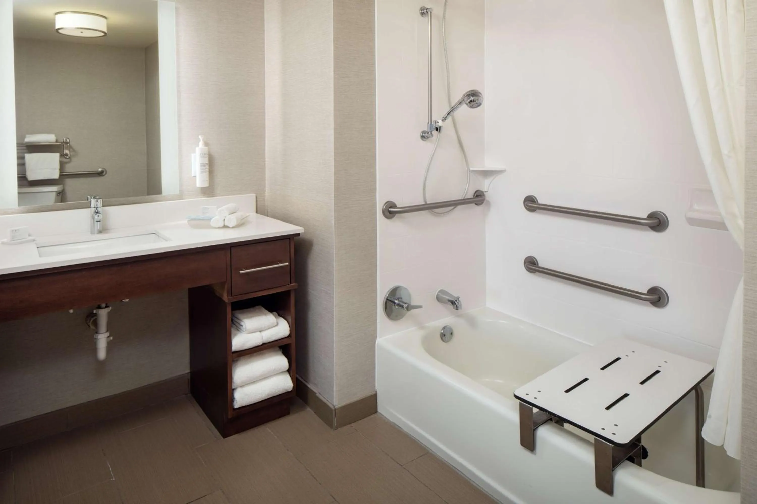 Bathroom in Homewood Suites by Hilton Wallingford-Meriden