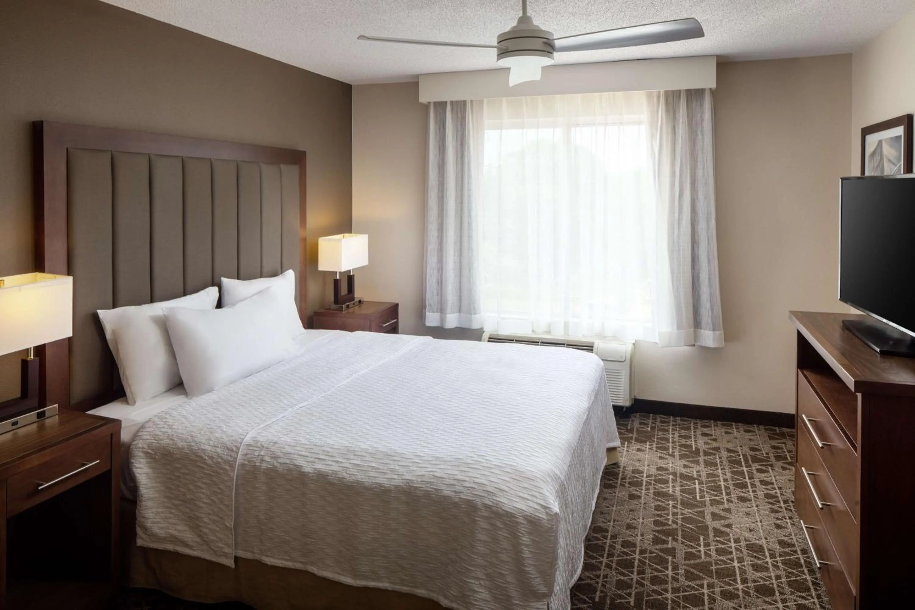 Bed in Homewood Suites by Hilton Wallingford-Meriden