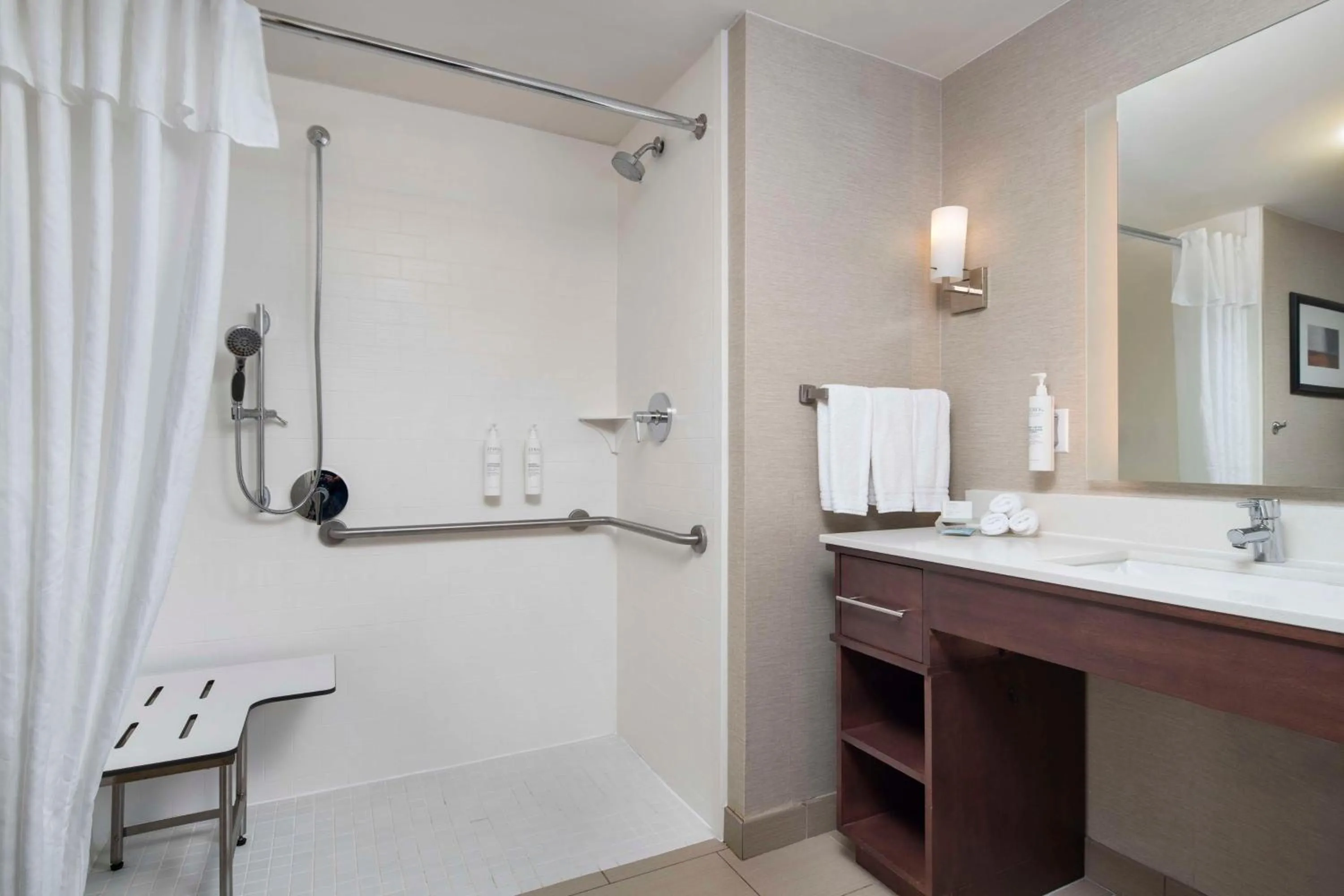 Bathroom in Homewood Suites by Hilton Wallingford-Meriden