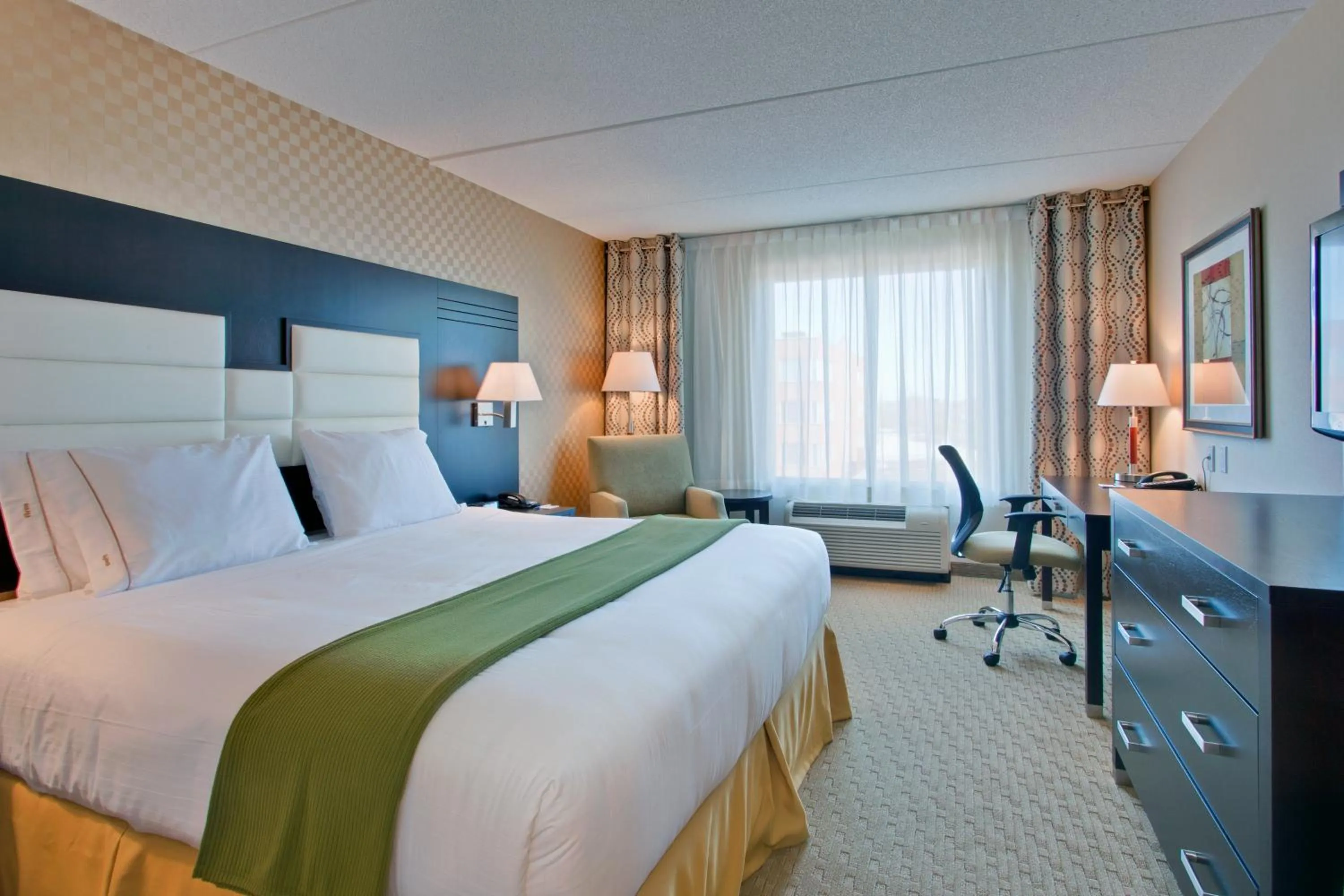 Photo of the whole room, Bed in Holiday Inn Express & Suites Ottawa West - Nepean by IHG