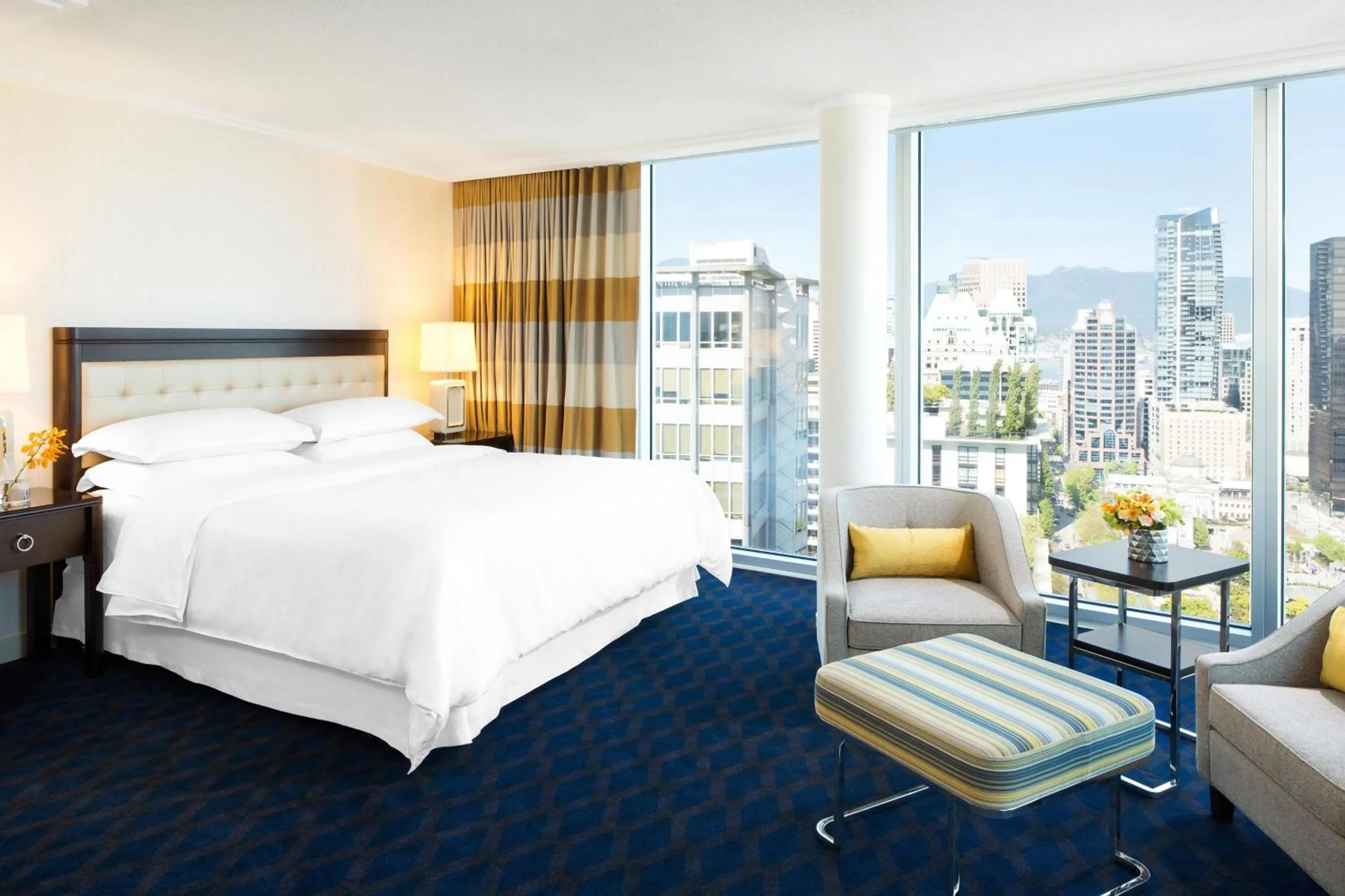 Photo of the whole room, Bed in Sheraton Vancouver Wall Centre