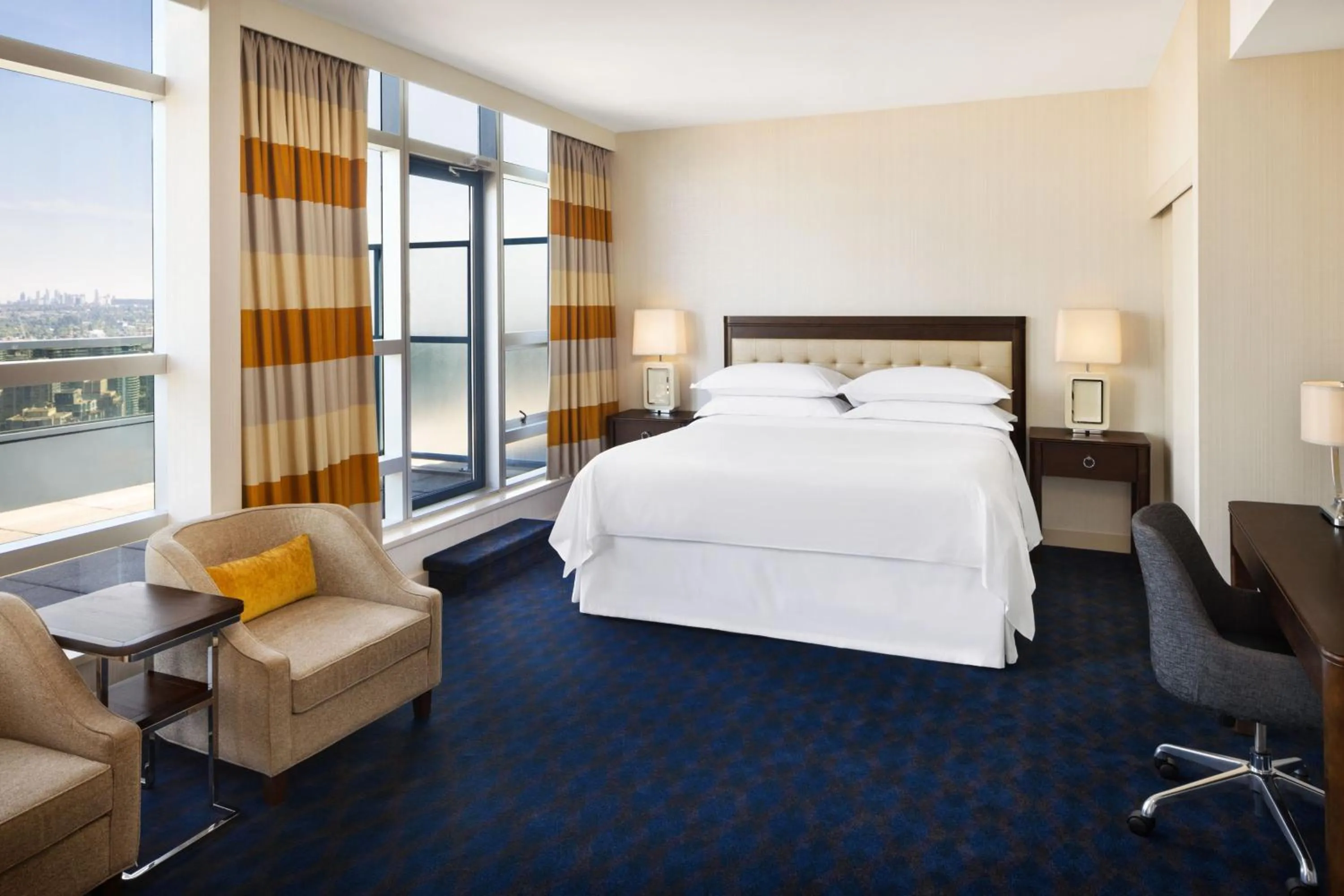 Photo of the whole room, Bed in Sheraton Vancouver Wall Centre