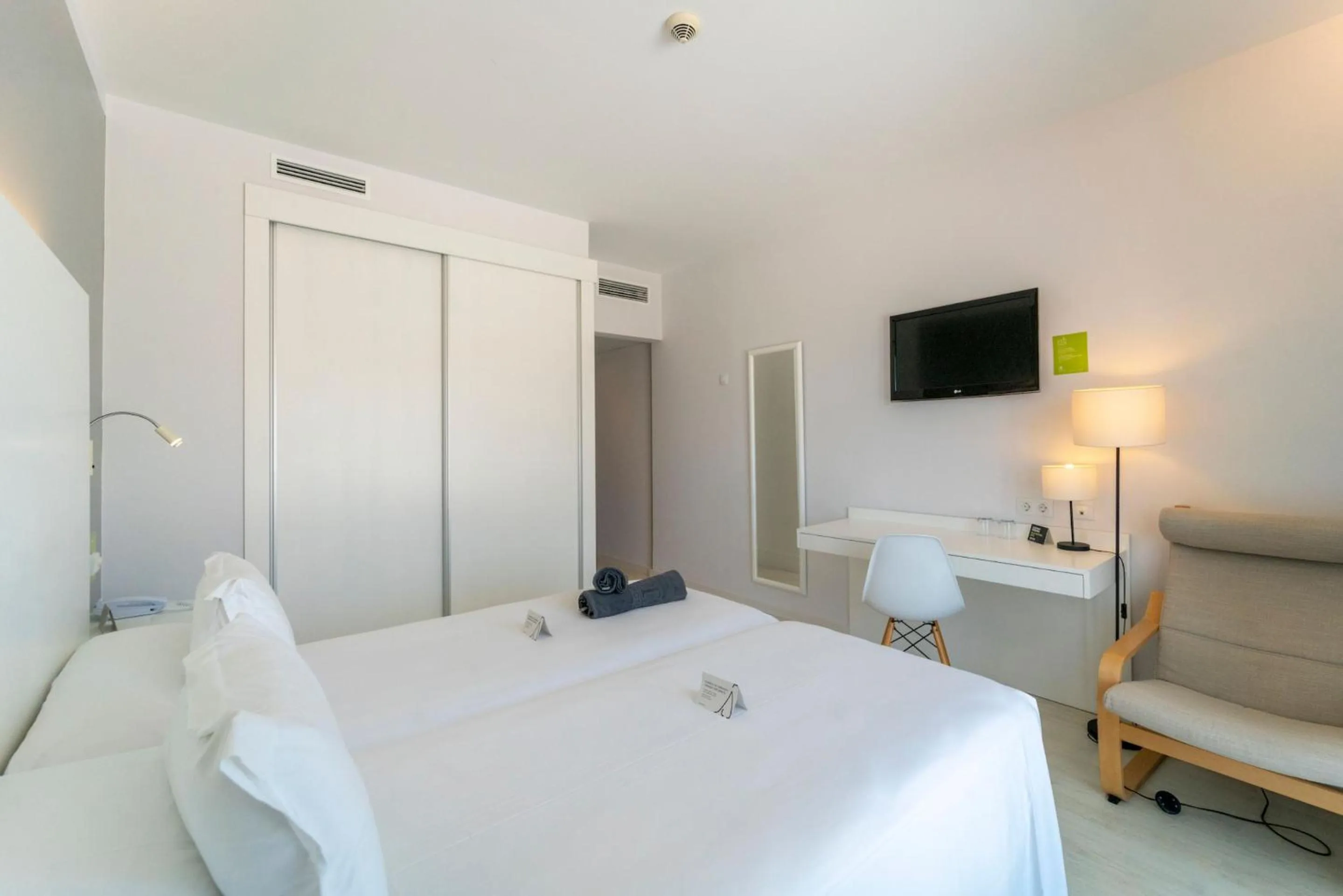 Bedroom, Bed in ARTIEM Carlos - Adults Only