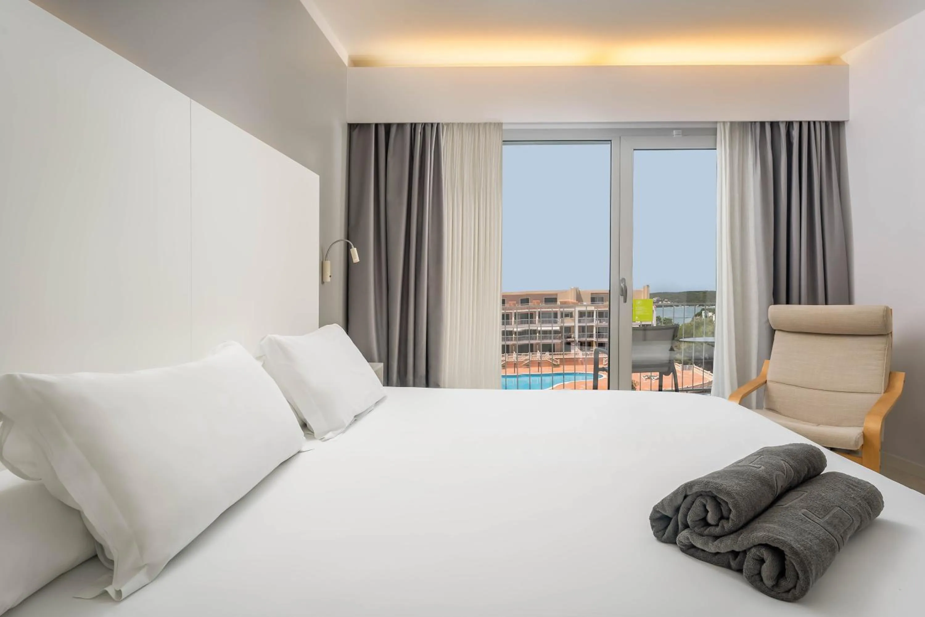 Bedroom, Bed in ARTIEM Carlos - Adults Only