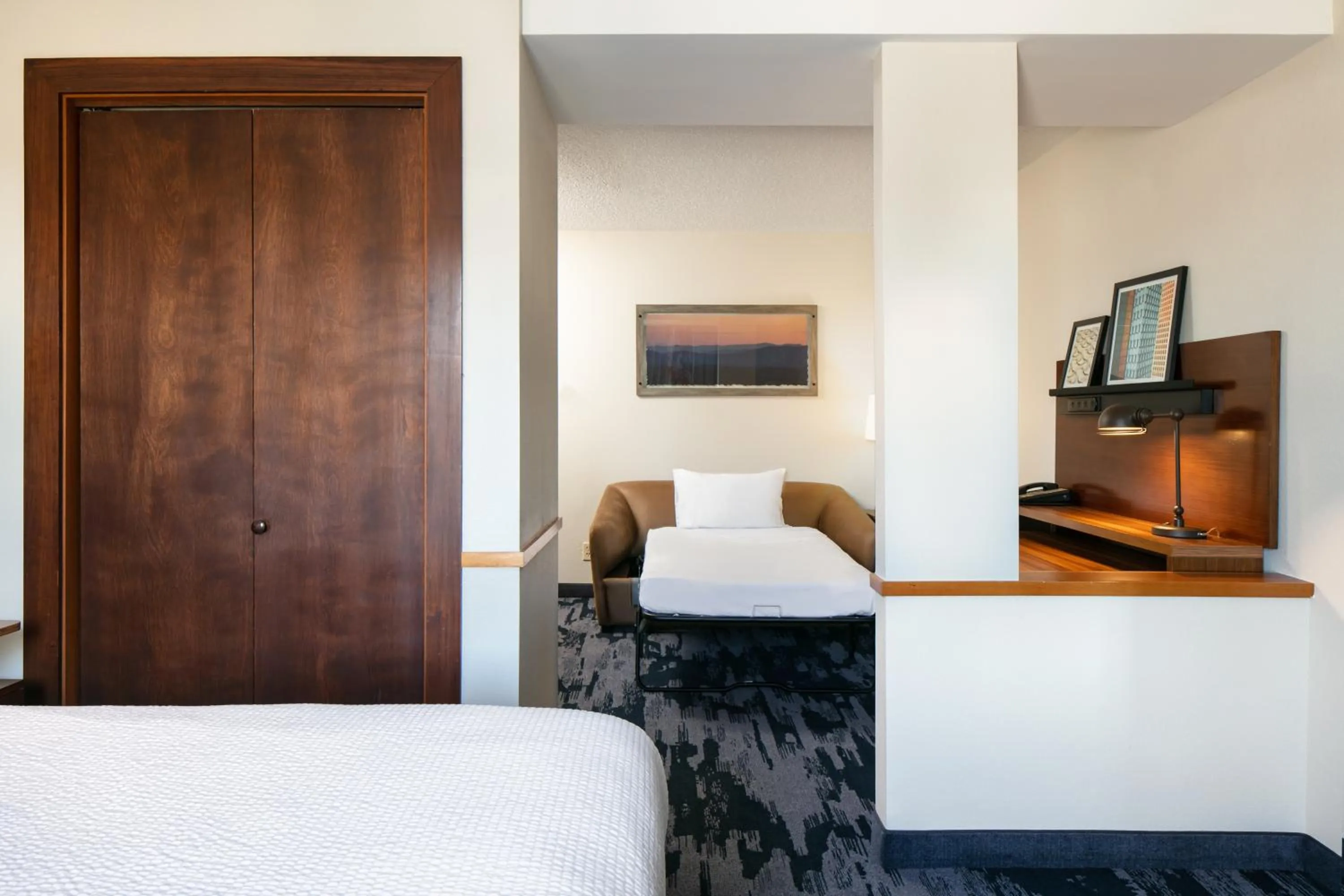 Bed in Fairfield Inn & Suites by Marriott Tulsa Central