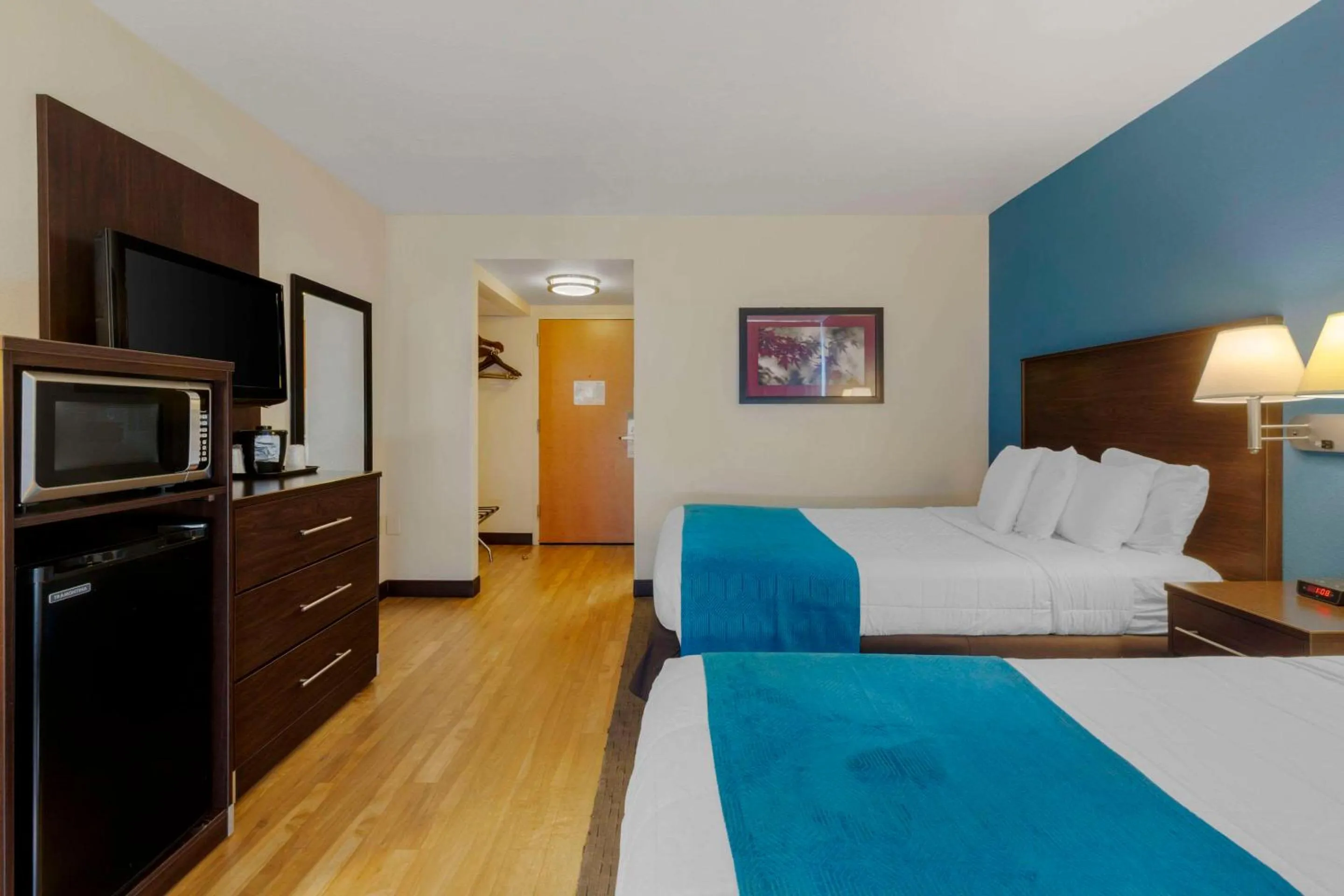 Bedroom, Bed in The Capitol Hotel