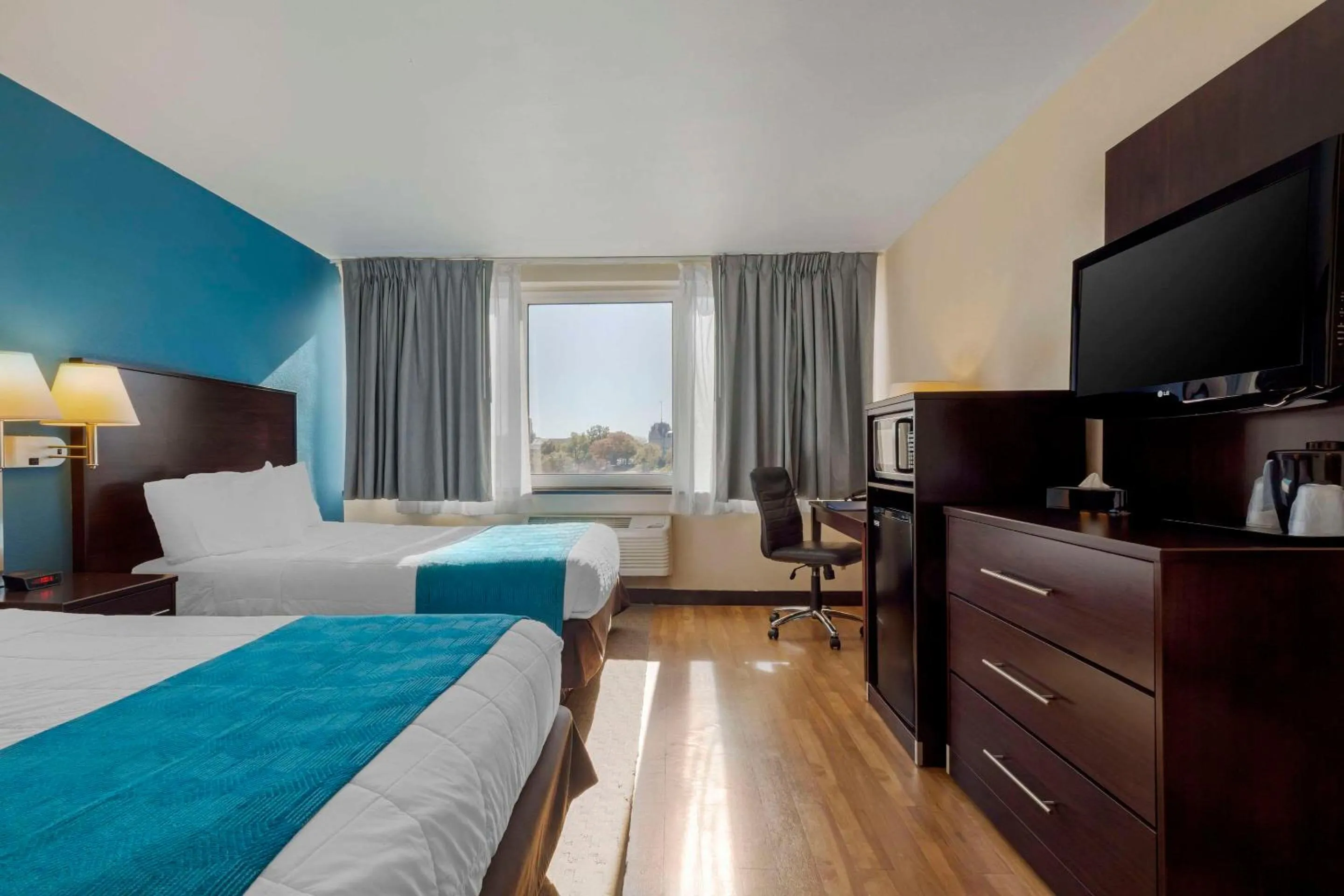 Bedroom, Bed in The Capitol Hotel