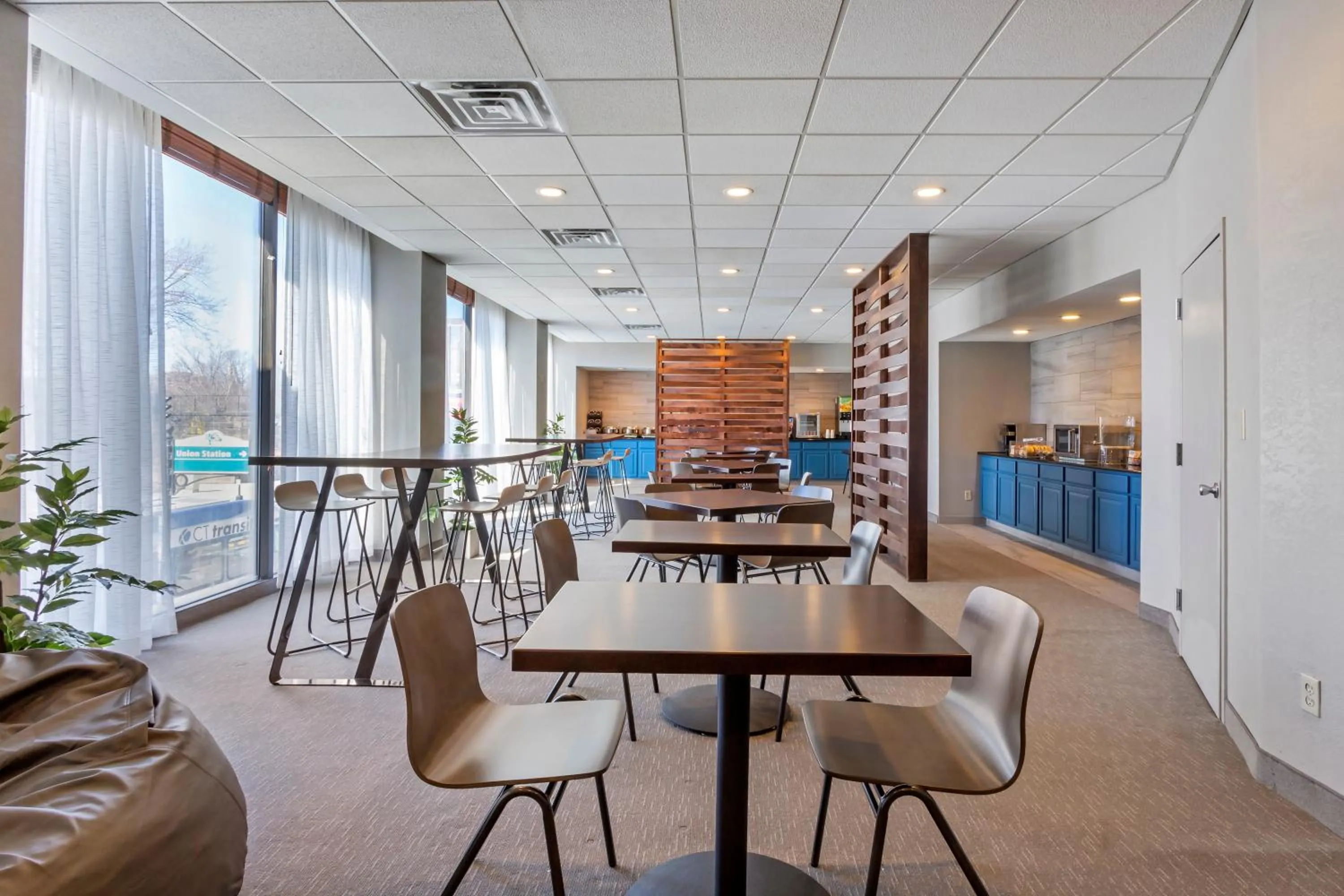 Communal lounge/ TV room in The Capitol Hotel