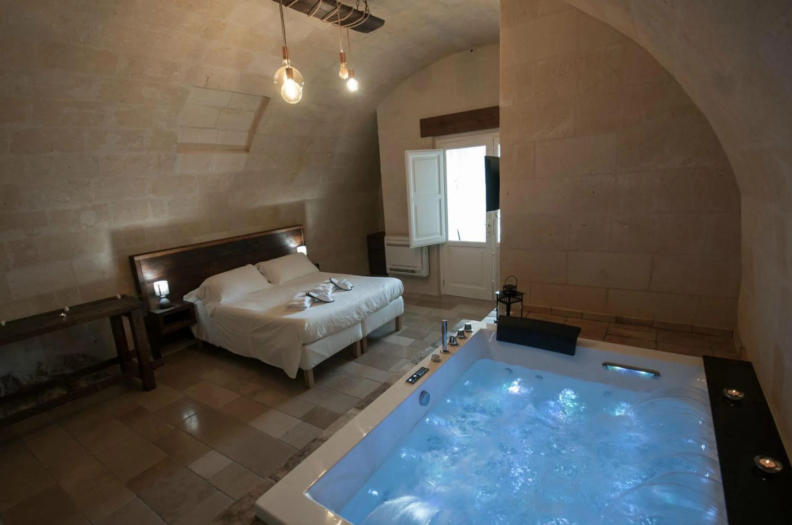 Hot Tub in Le Origini