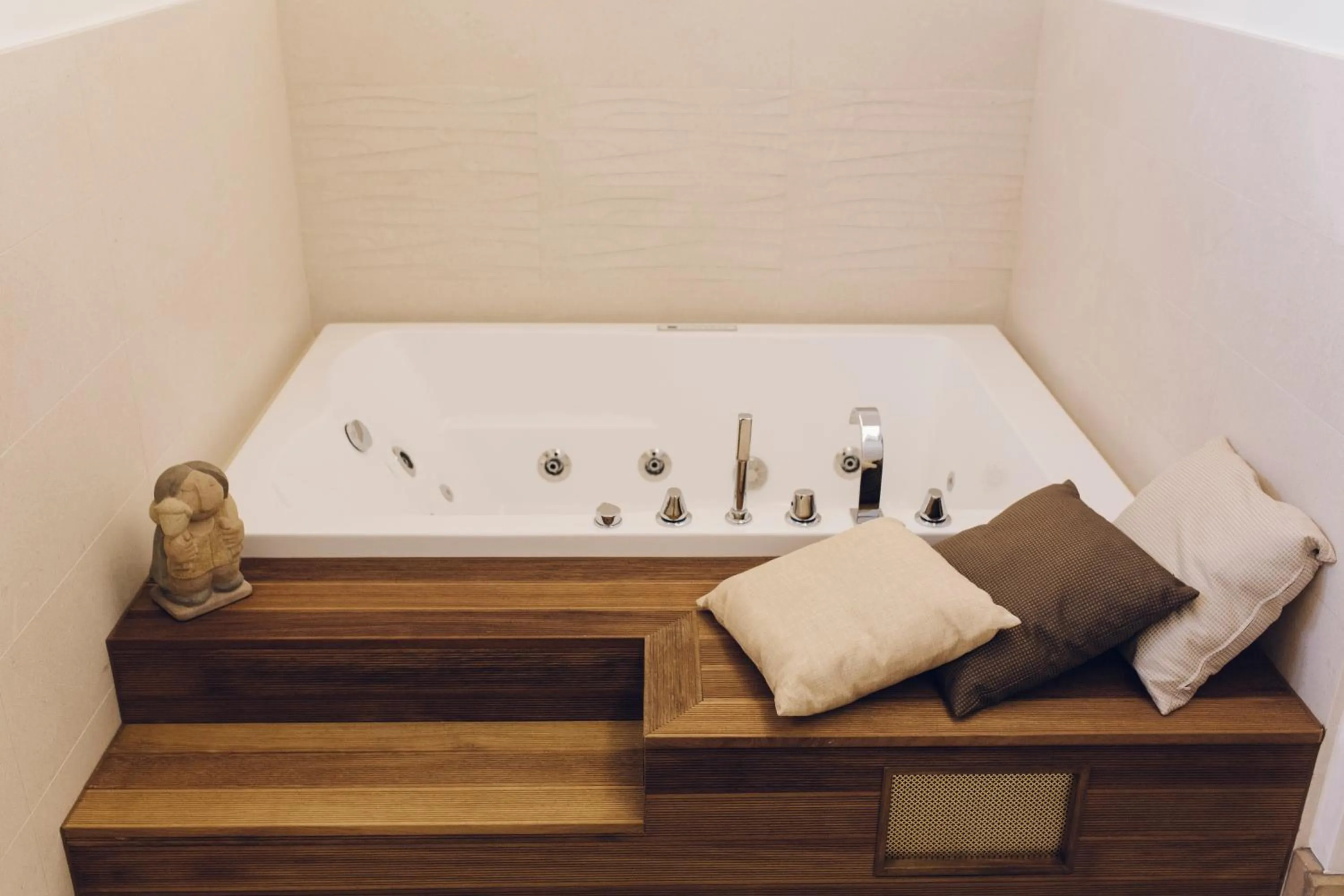 Hot Tub in Le Origini